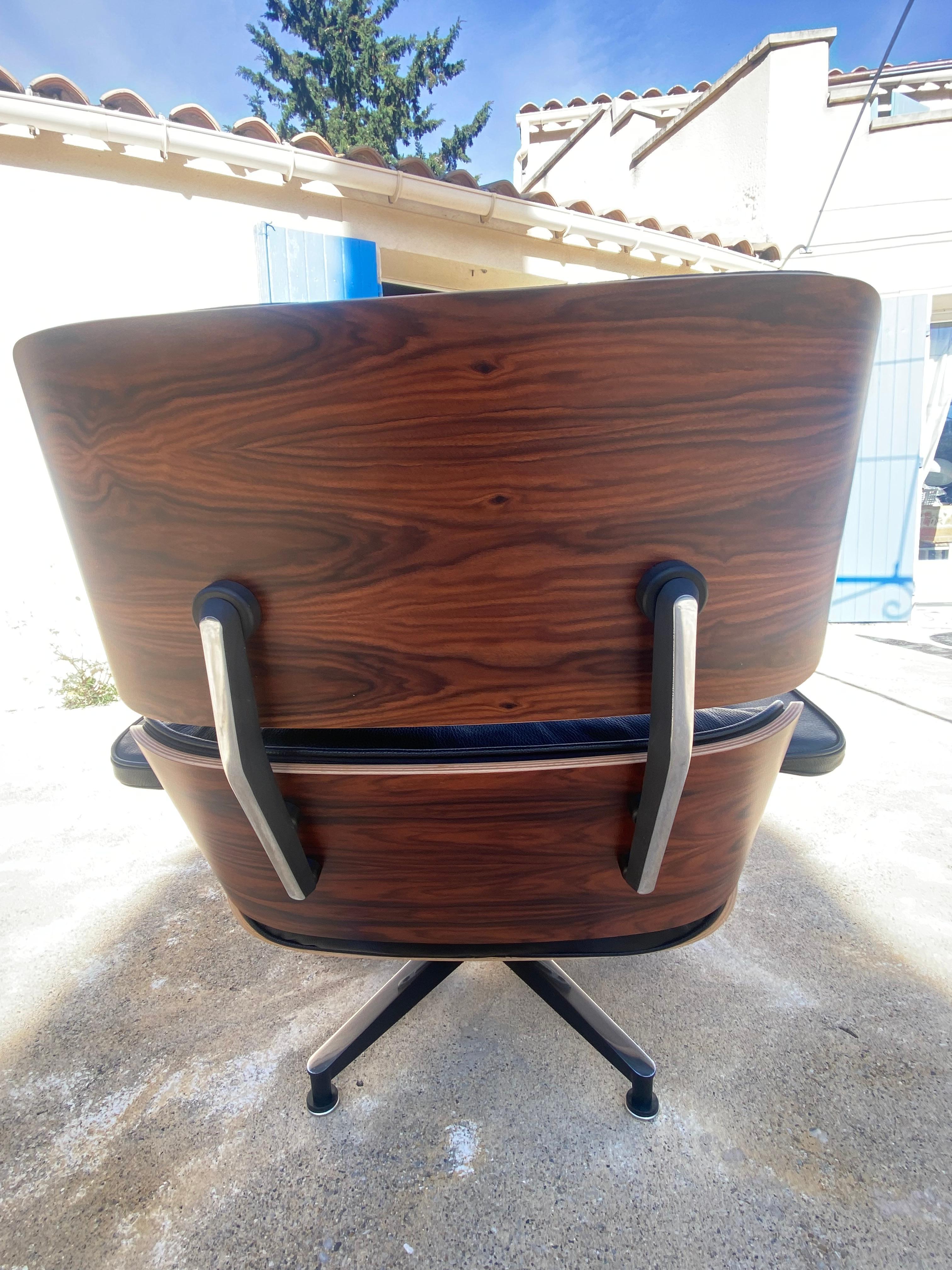 Charles Eames Silla de salón y otomana semigrai negra, Herman Miller, 2010 en venta 5