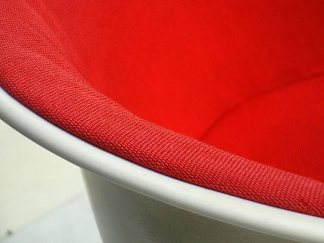 Mid-20th Century Charles Eames by Hermann Miller Design Red Fabric and Fiberglass Shell Chairs For Sale