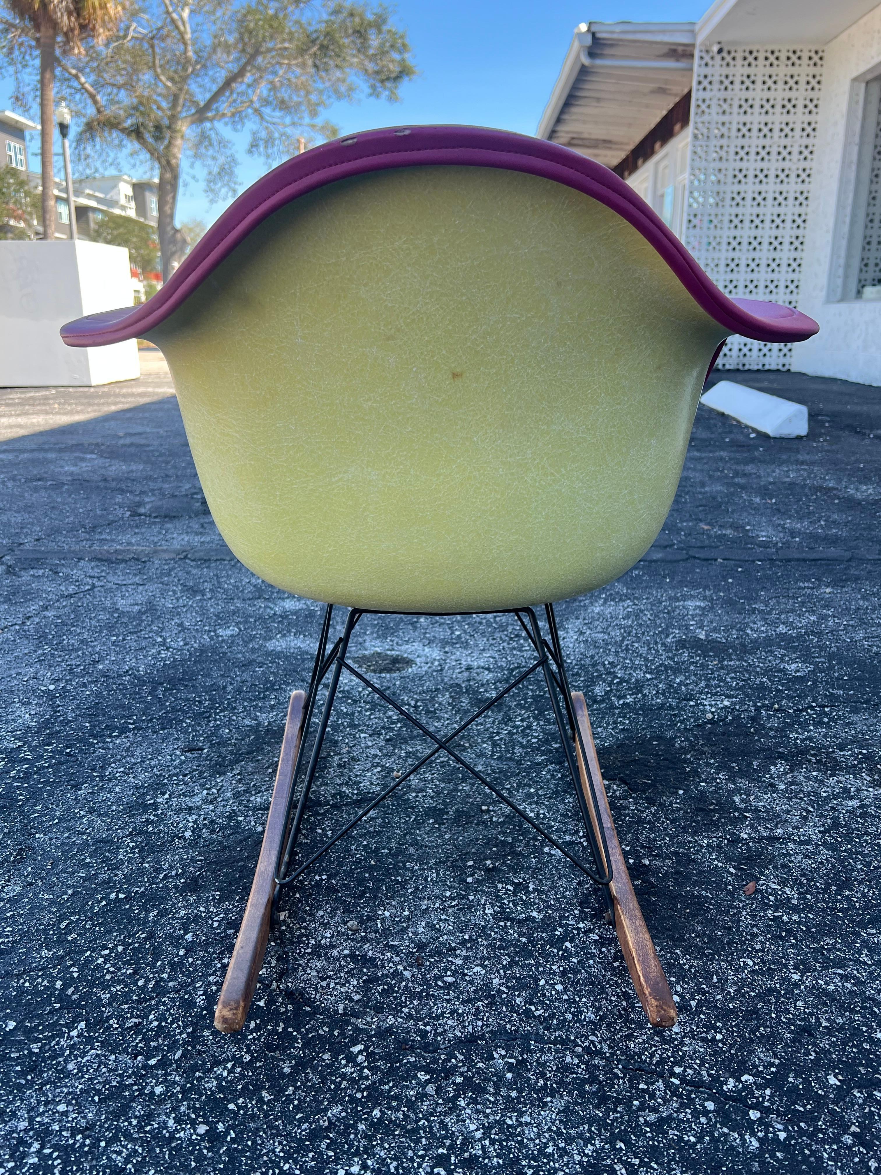 Charles Eames Mecedora Clásica RAR Herman Miller Amarillo Limón en venta 3