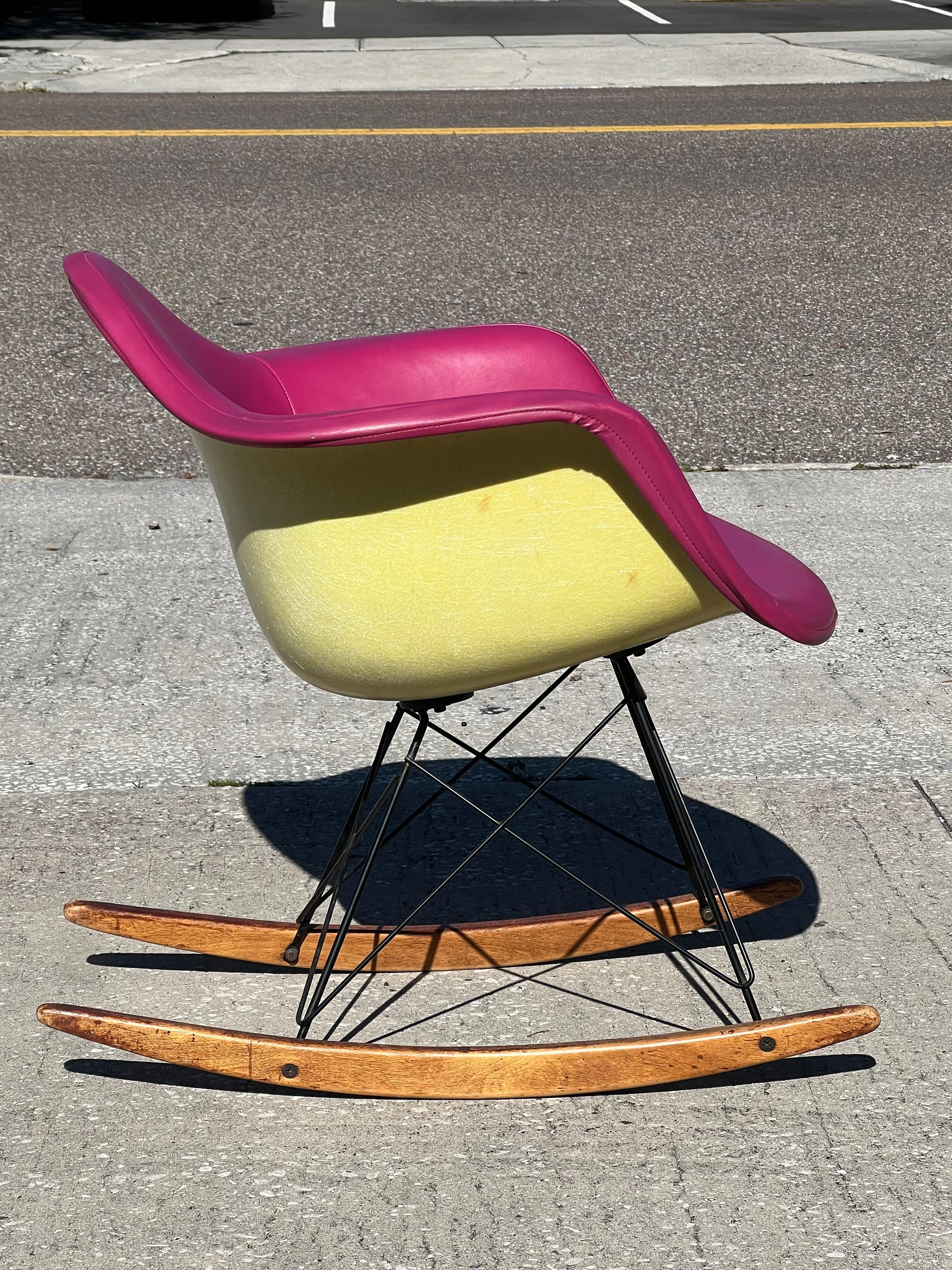 Charles Eames Mecedora Clásica RAR Herman Miller Amarillo Limón en venta 4
