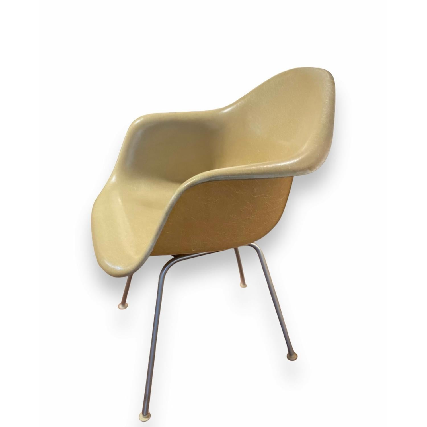 Charles Eames DAX Armchair Edition Herman Miller Fibreglass For Sale 1