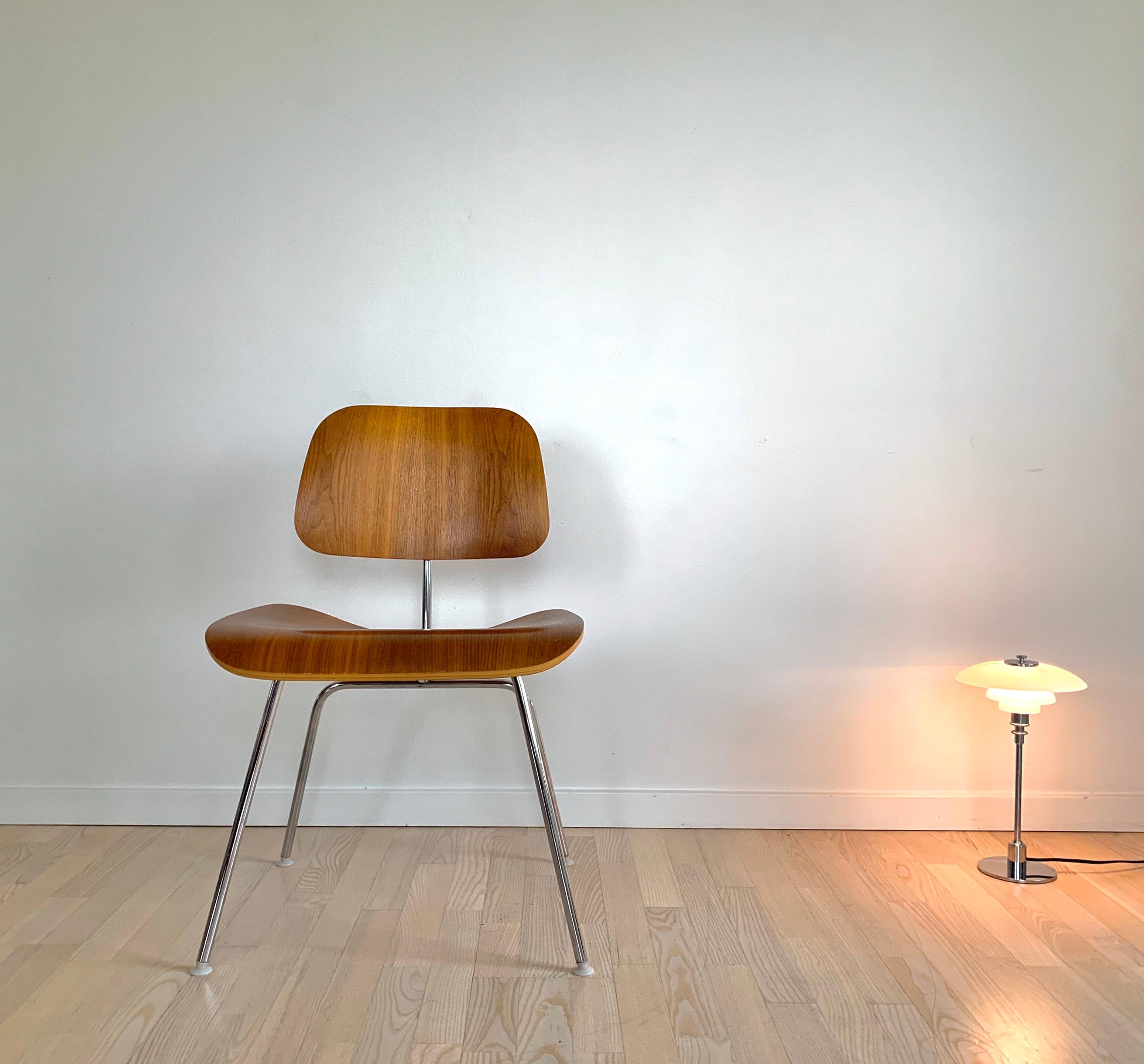 American Charles Eames DCM Wallnut Chair by Herman Miller For Sale