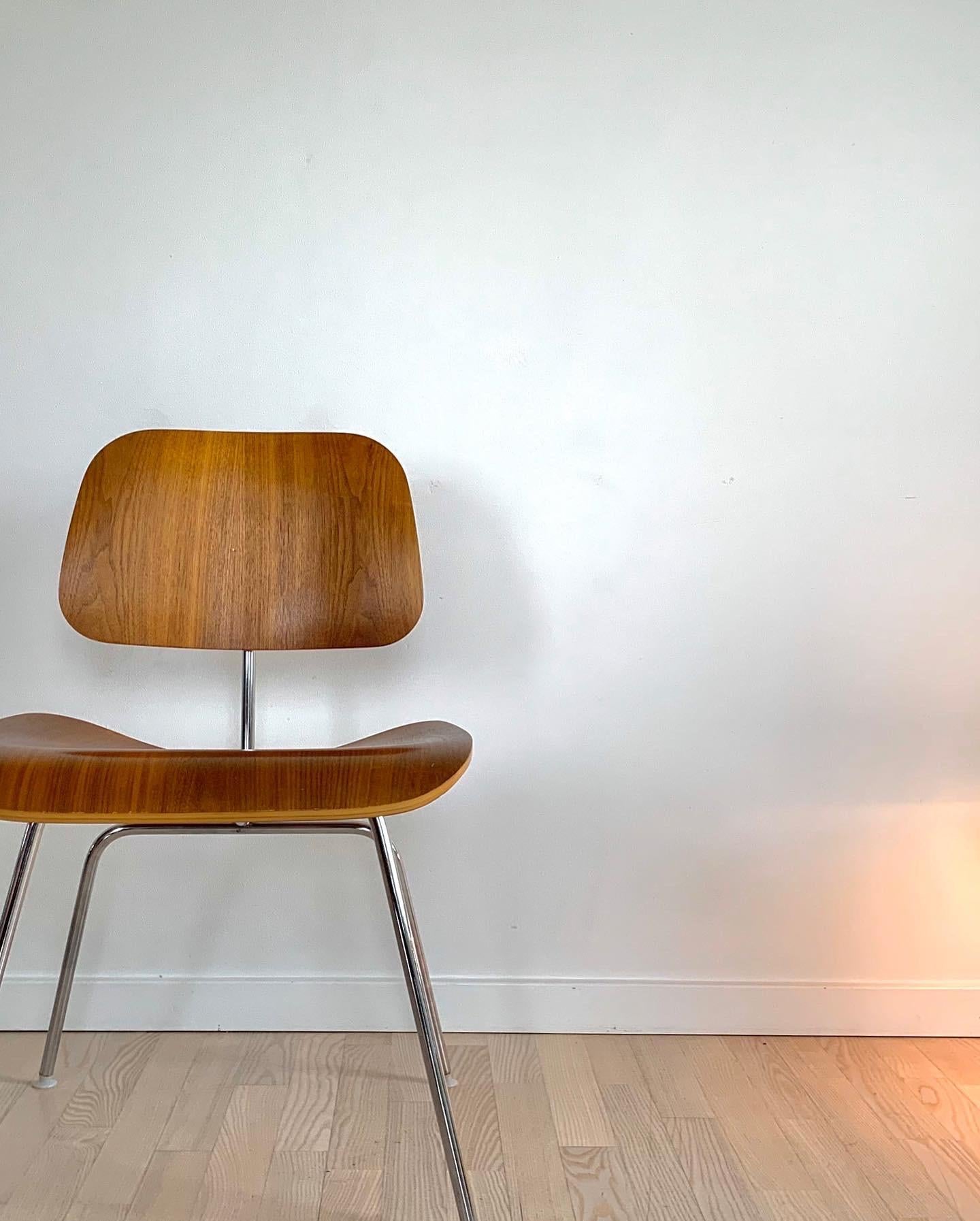 Charles Eames DCM Wallnut Chair by Herman Miller For Sale 2