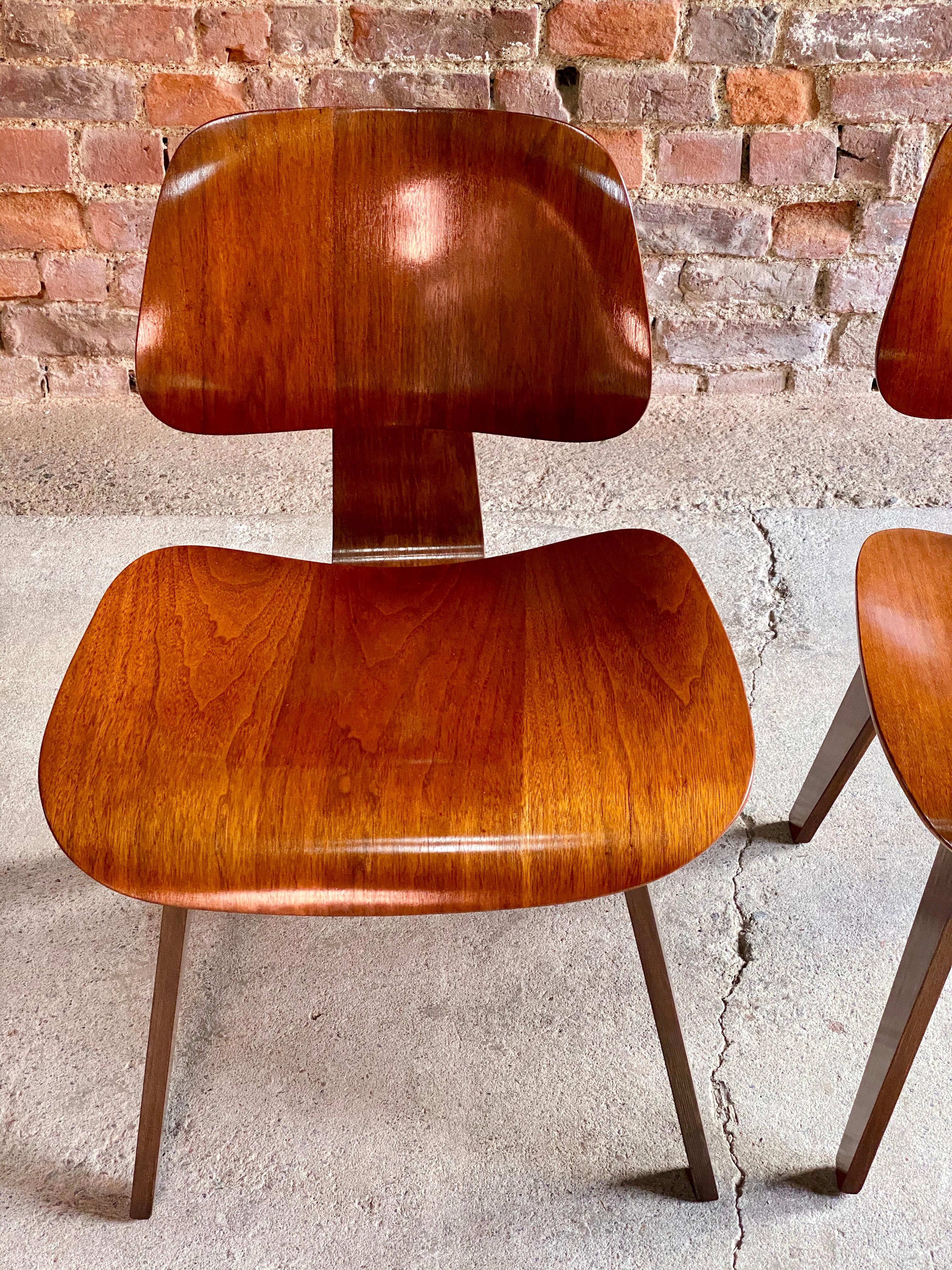 Charles Eames DCW Dining Chairs by Herman Miller, circa 1950 4
