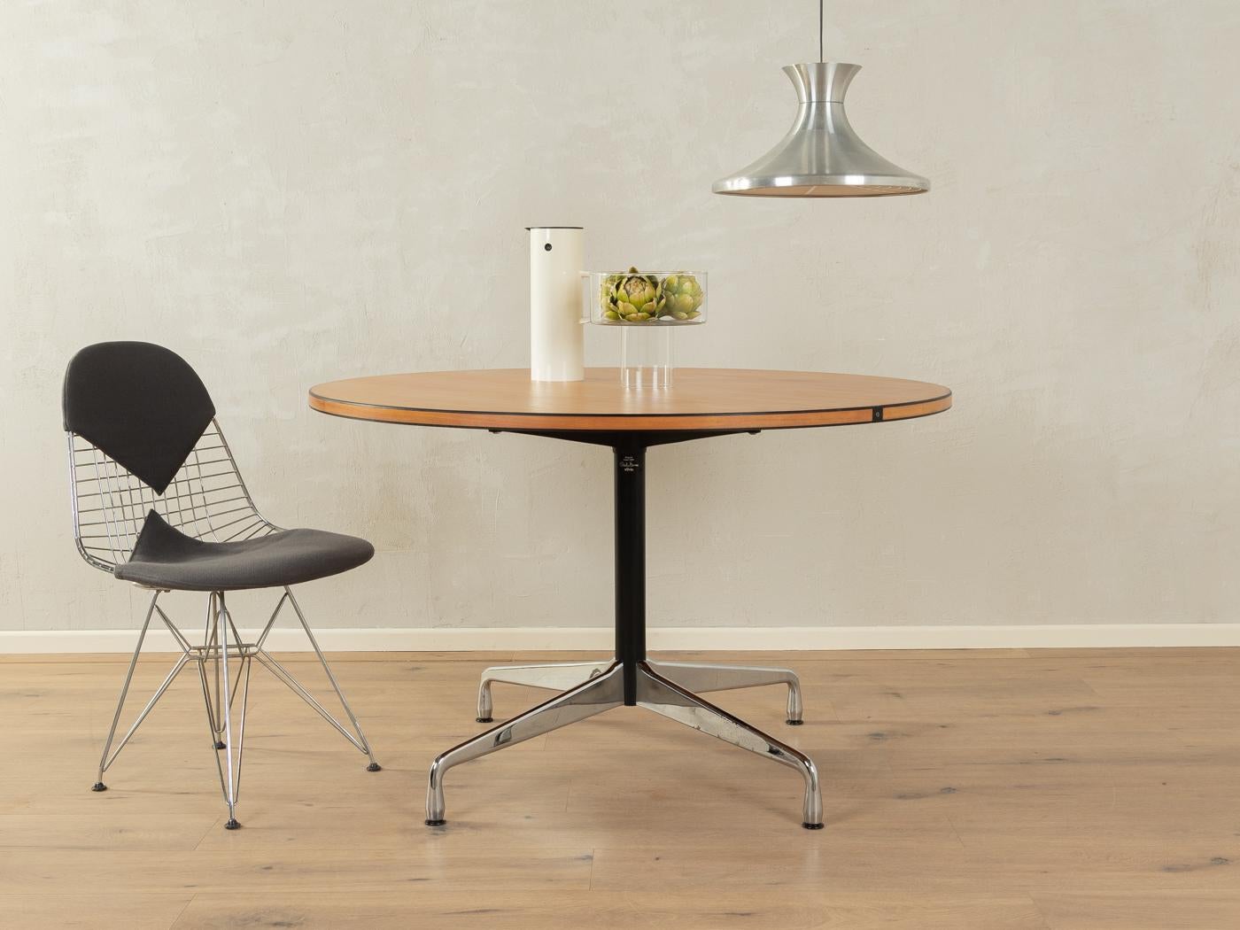 Mesa de comedor Charles Eames, Vitra Bauhaus