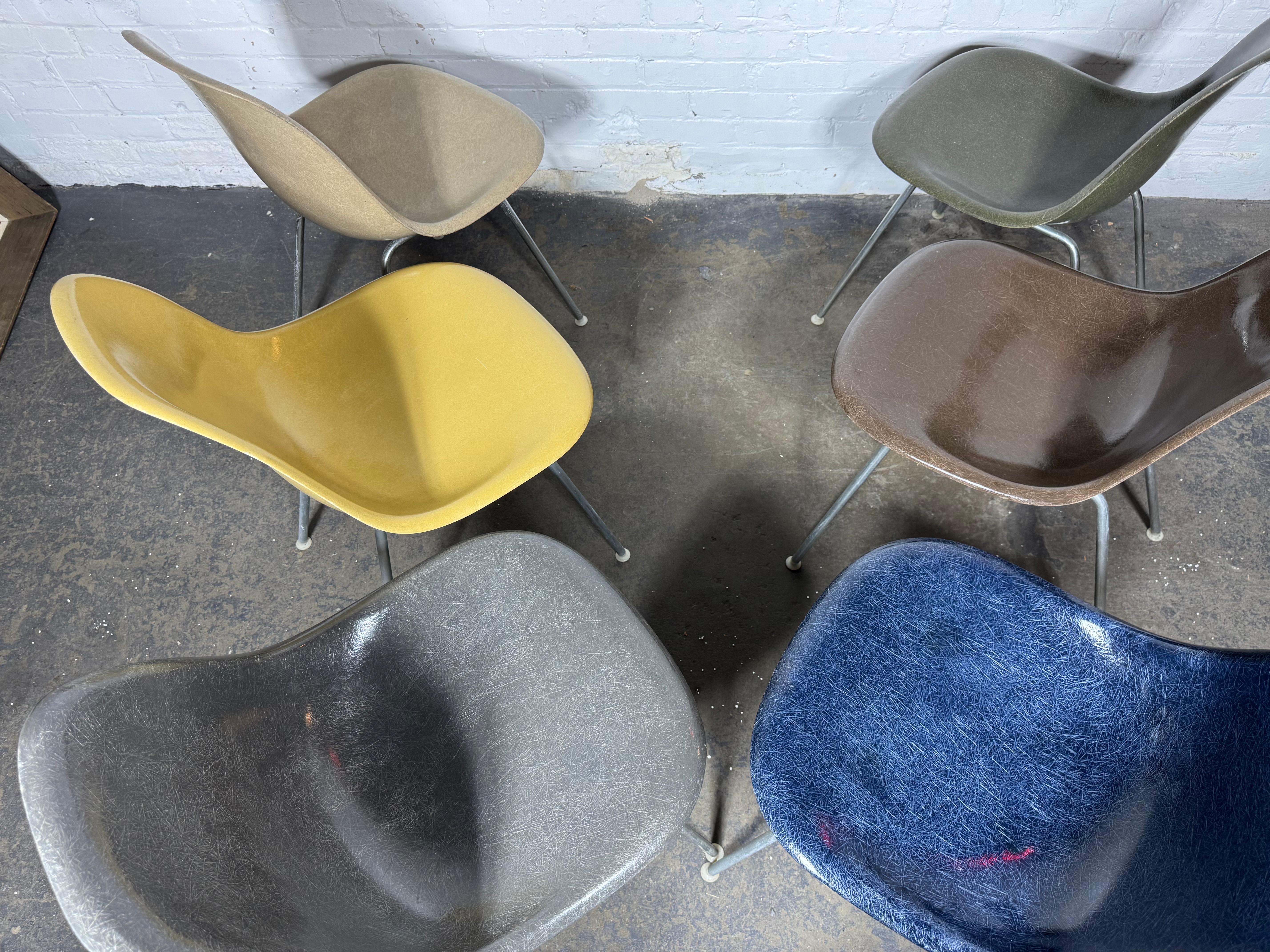 Charles Eames DSX set 6 Fiberglas Beistellstühle multicolor set für Herman Miller (Moderne der Mitte des Jahrhunderts) im Angebot