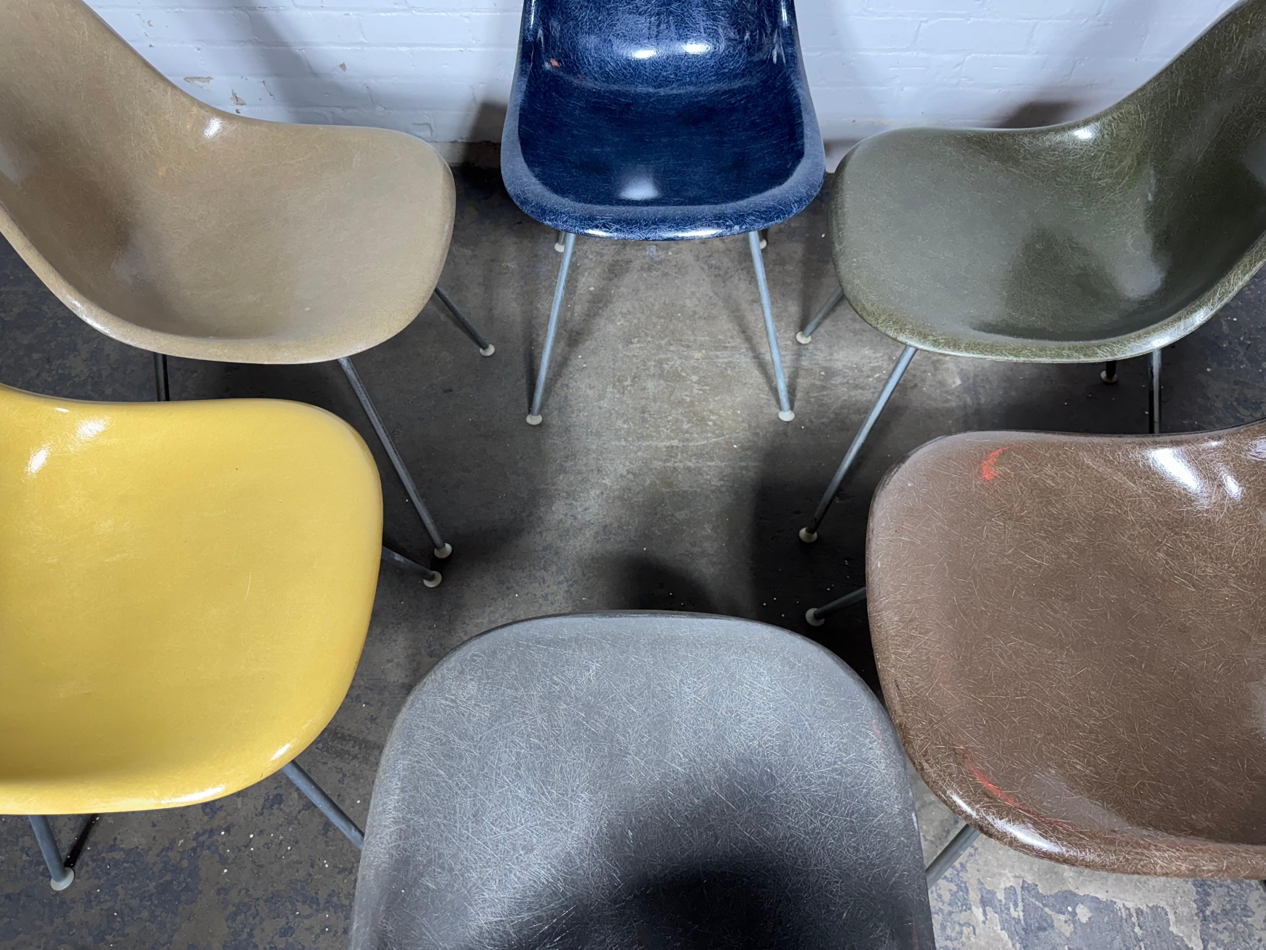 Charles Eames DSX set 6 Fiberglas Beistellstühle multicolor set für Herman Miller im Zustand „Gut“ im Angebot in Buffalo, NY
