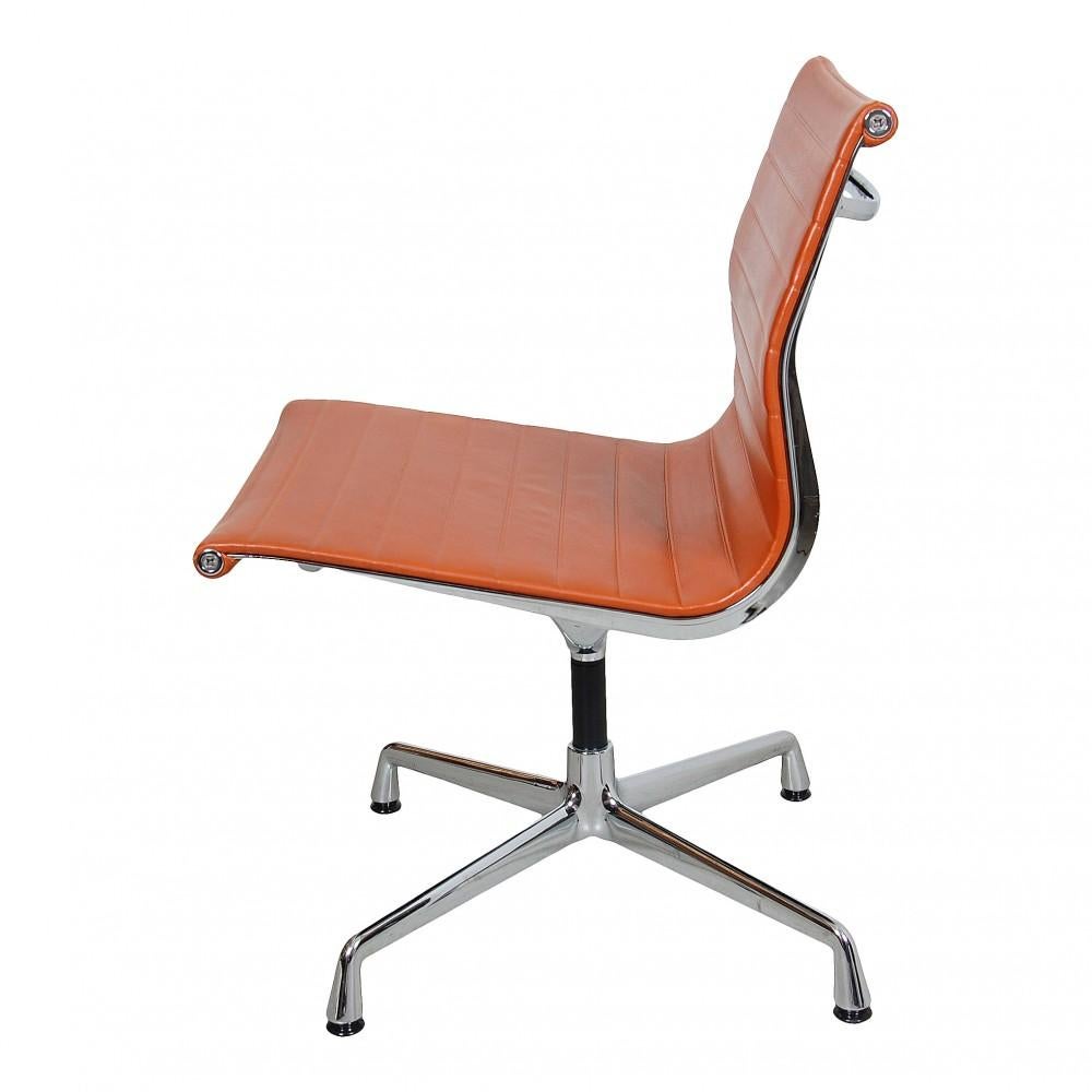 Charles Eames Ea-105 Chair with Cognac Leather In Fair Condition In Herlev, 84