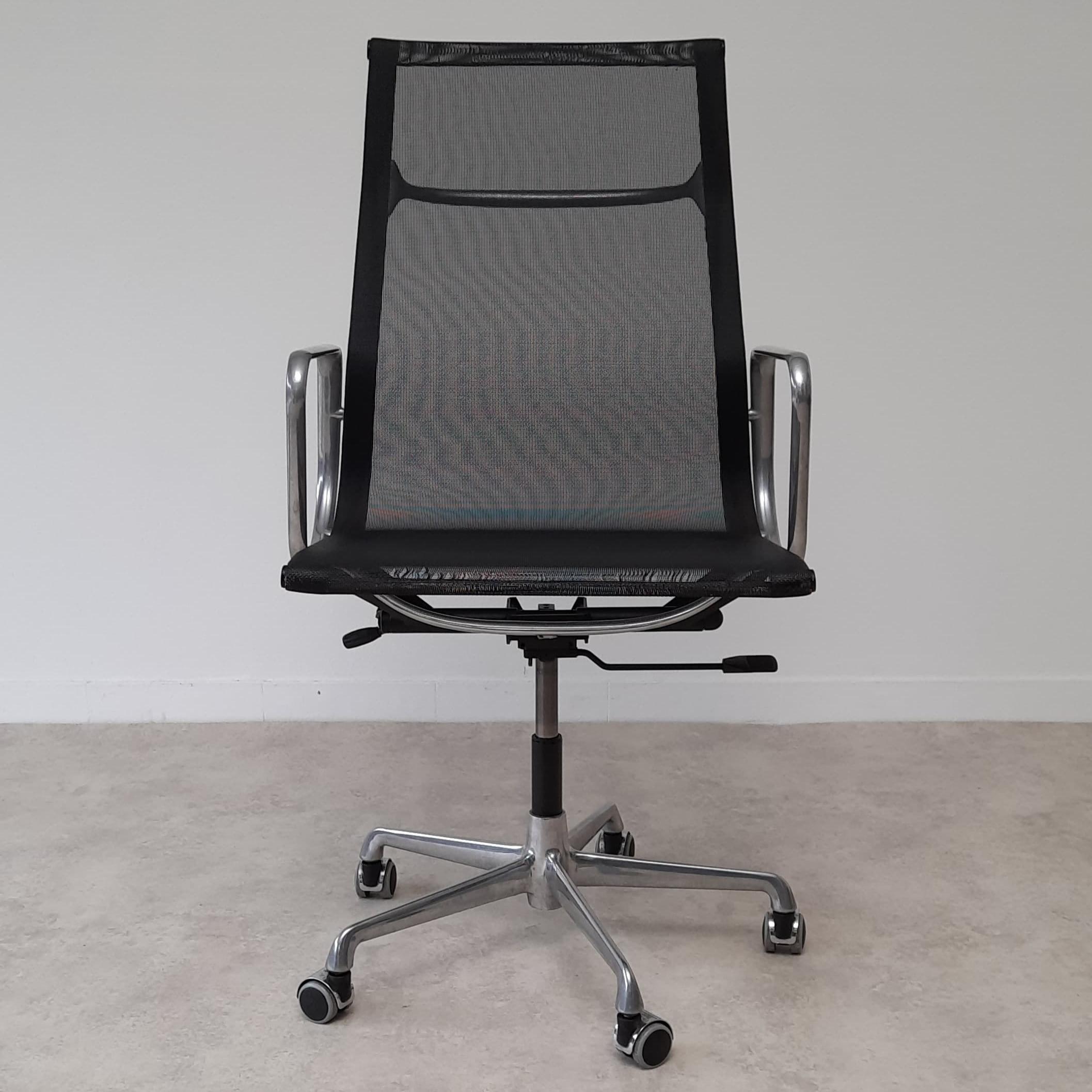 
Gorgeous office chair design by Charles Eames for Hermann Miller, executive model EA 119.

The armchair was built by ICF Padova in the 1960s, the only company to have a construction licence from Hermann Miller, same materials, same moulds, same