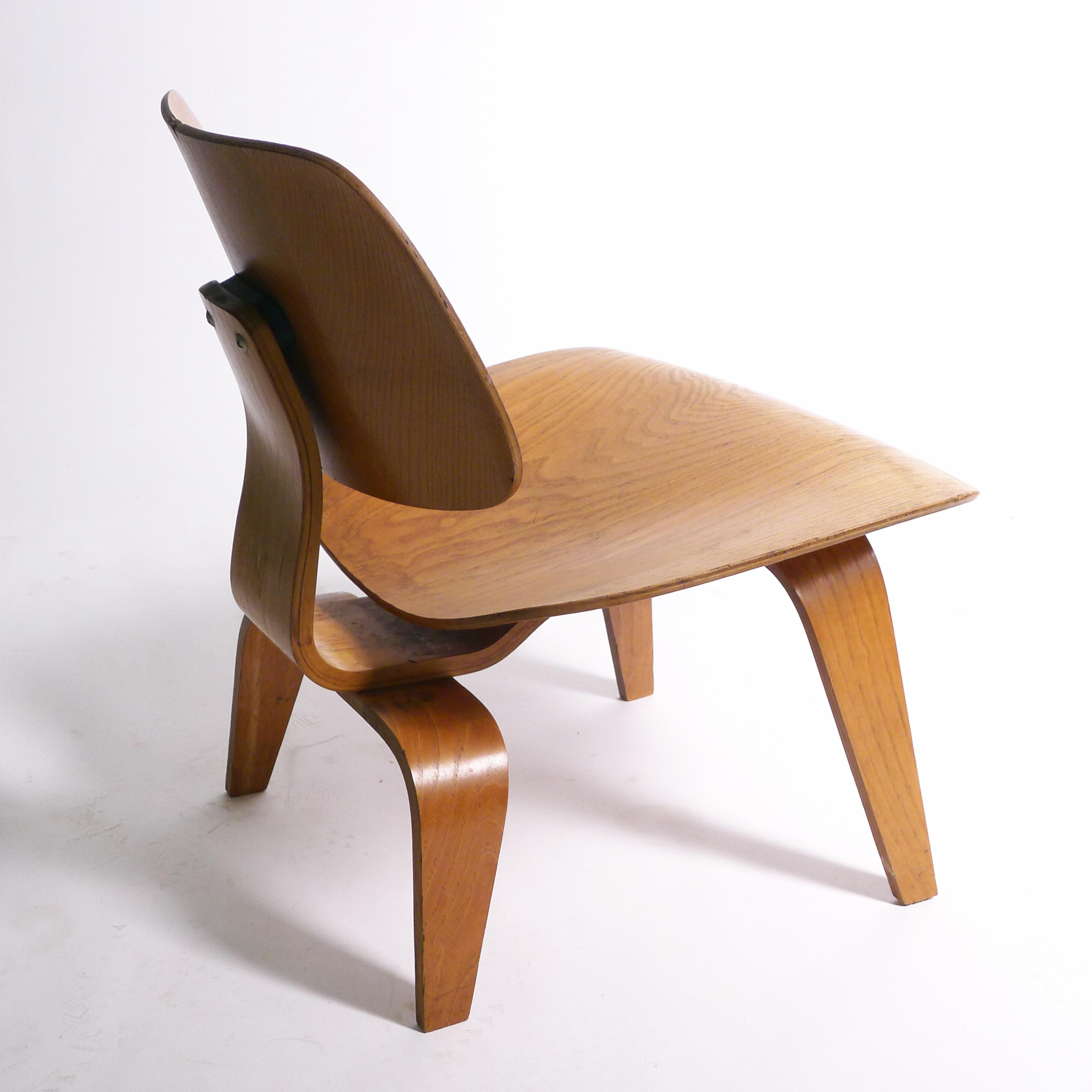 Charles Eames, early original LCW chair, ash plywood, Evans production, 1948 in vendita 6