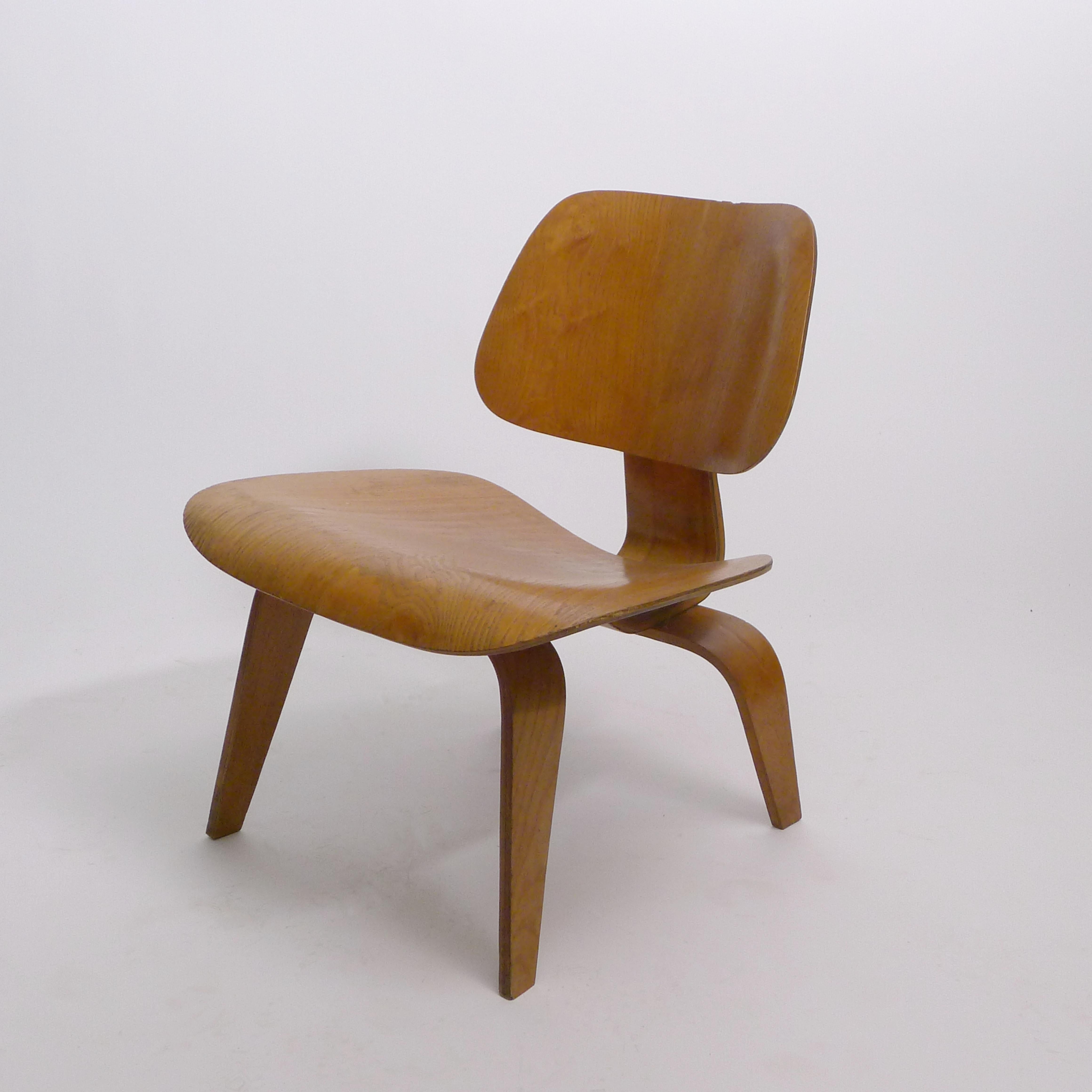 Frassino Charles Eames, early original LCW chair, ash plywood, Evans production, 1948 in vendita
