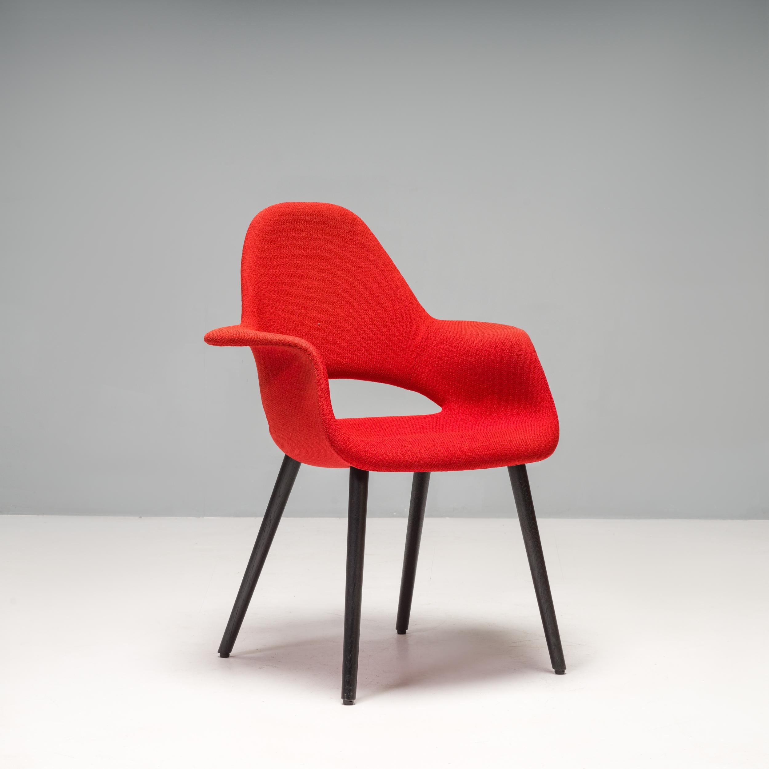 Charles Eames & Eero Saarinen für Vitra Rote Bio-Esszimmerstühle, 7er-Set im Zustand „Gut“ in London, GB