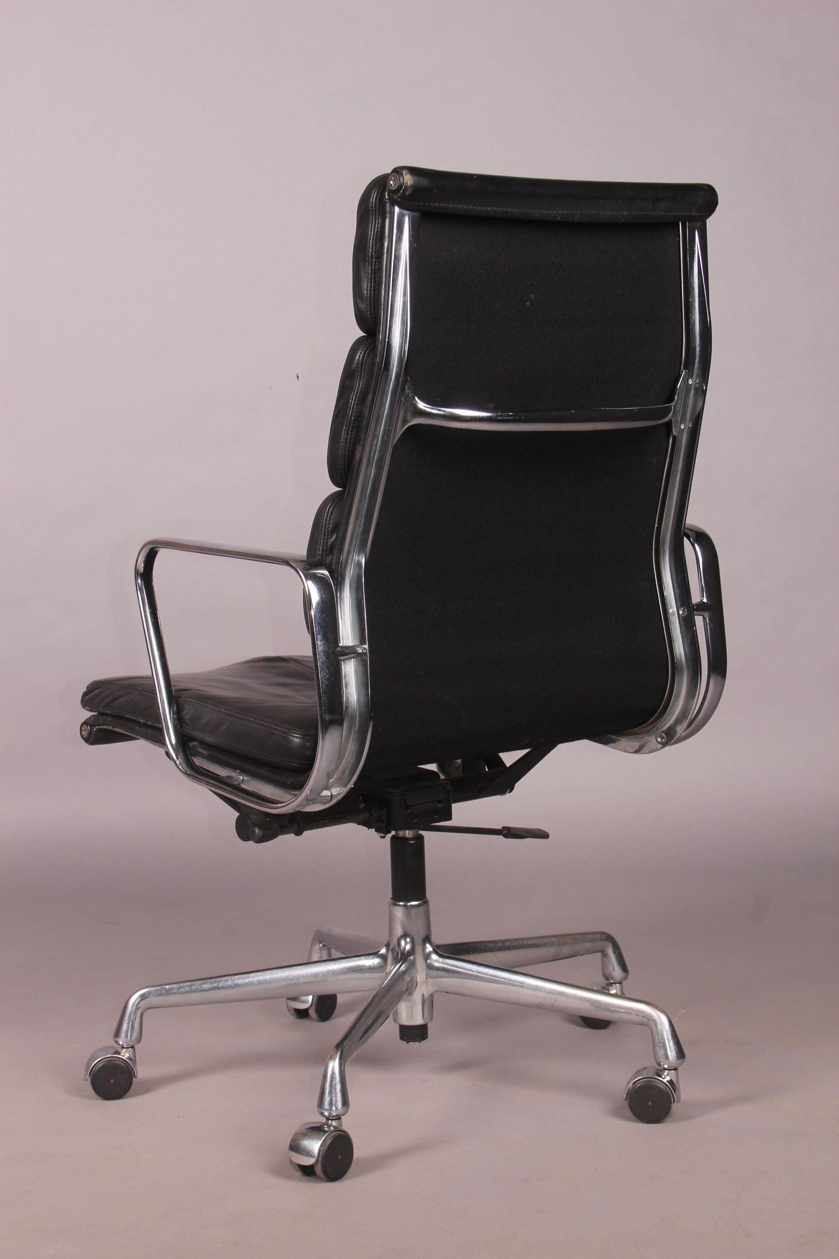 American Charles Eames Executive Soft Pad Chair