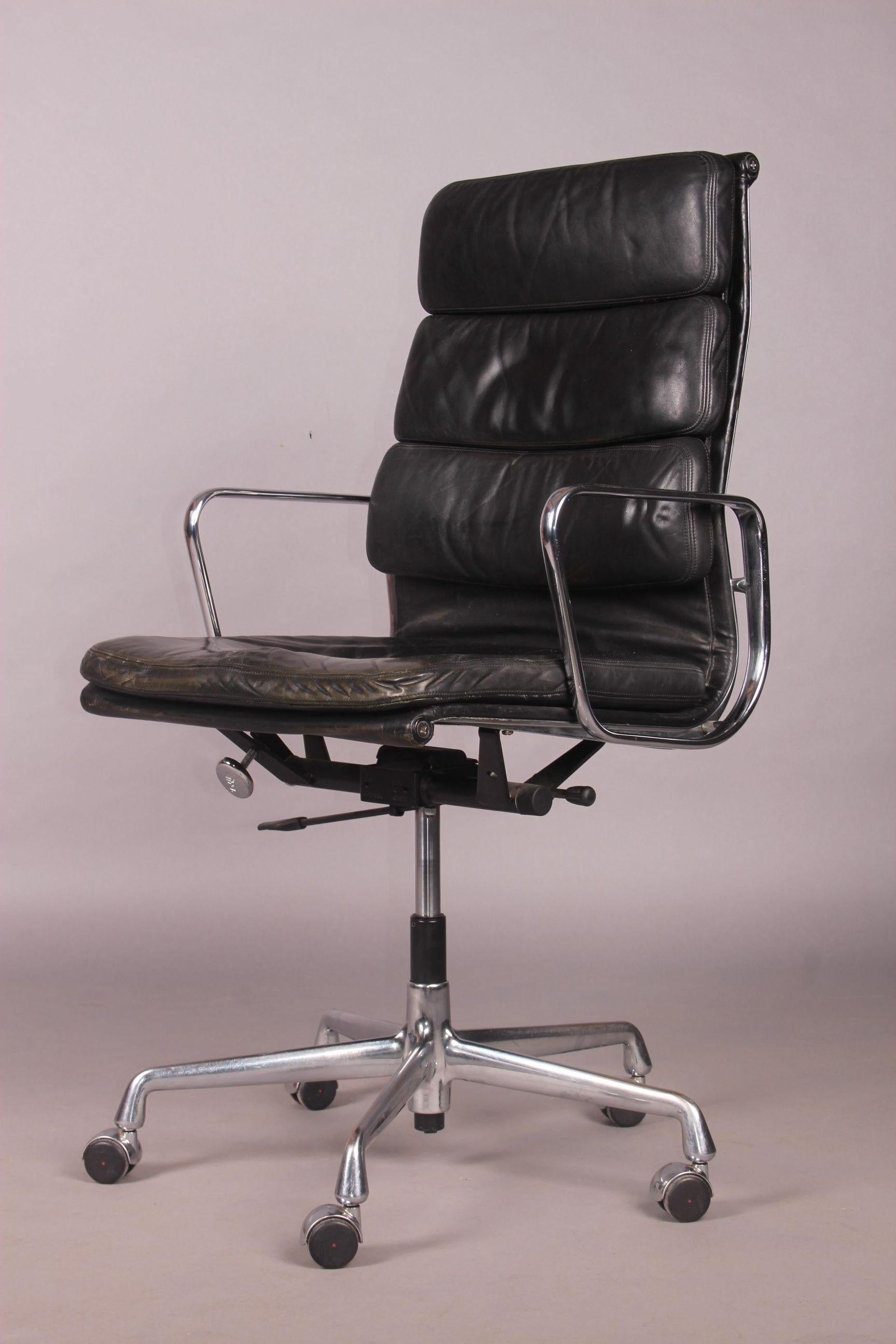 Charles Eames Executive Soft Pad Chair In Good Condition In grand Lancy, CH