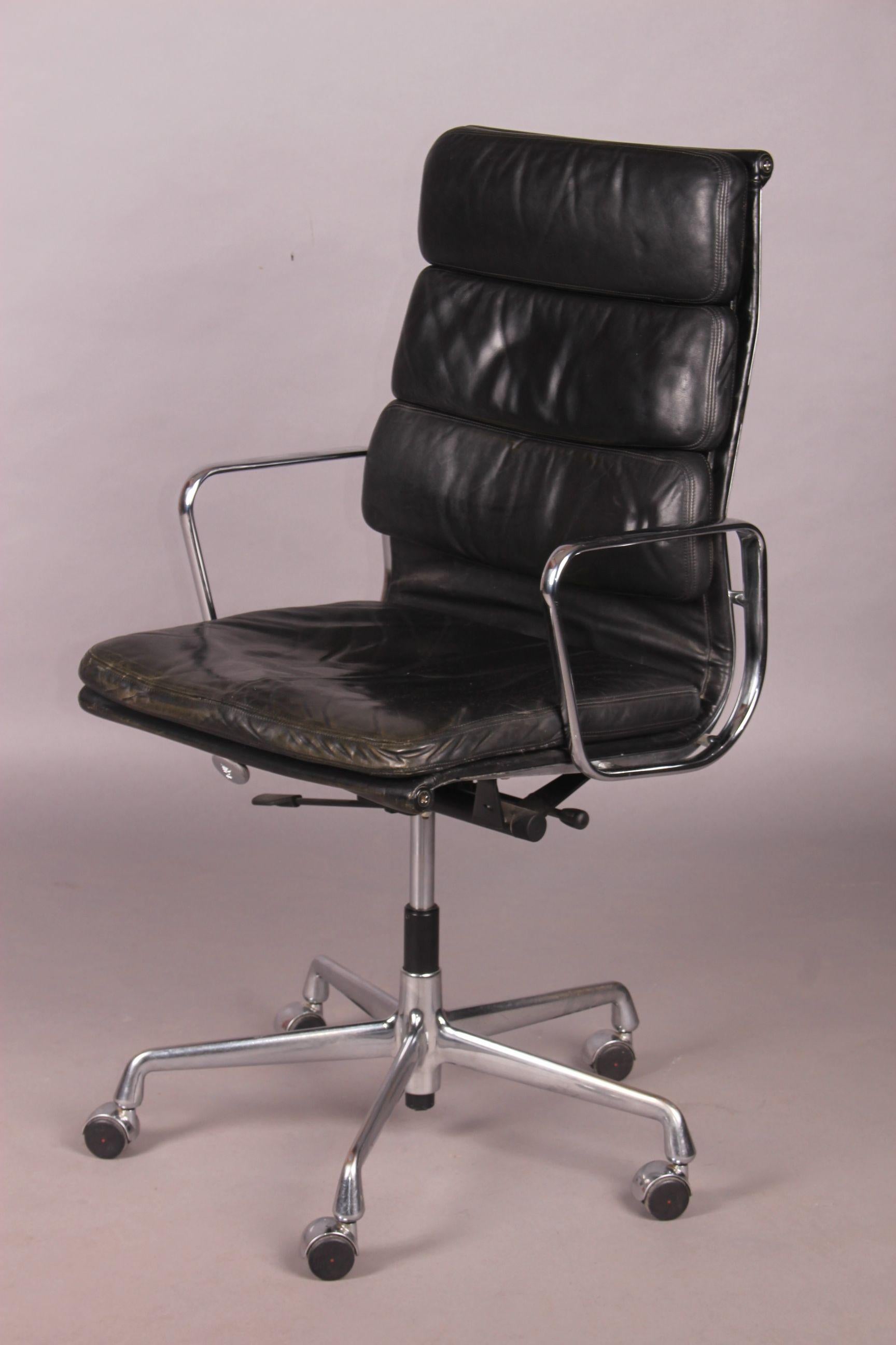 Late 20th Century Charles Eames Executive Soft Pad Chair
