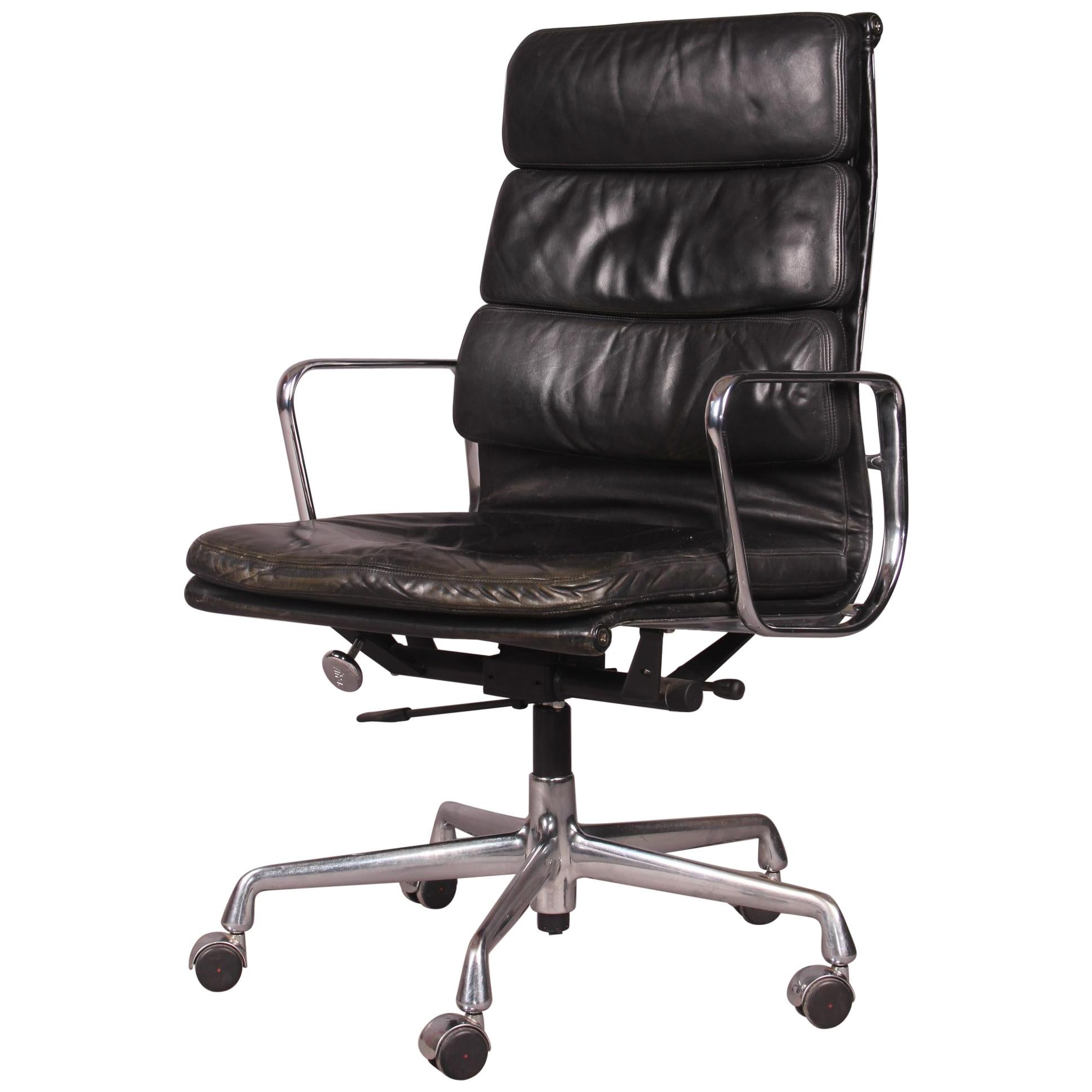 Charles Eames Executive Soft Pad Chair