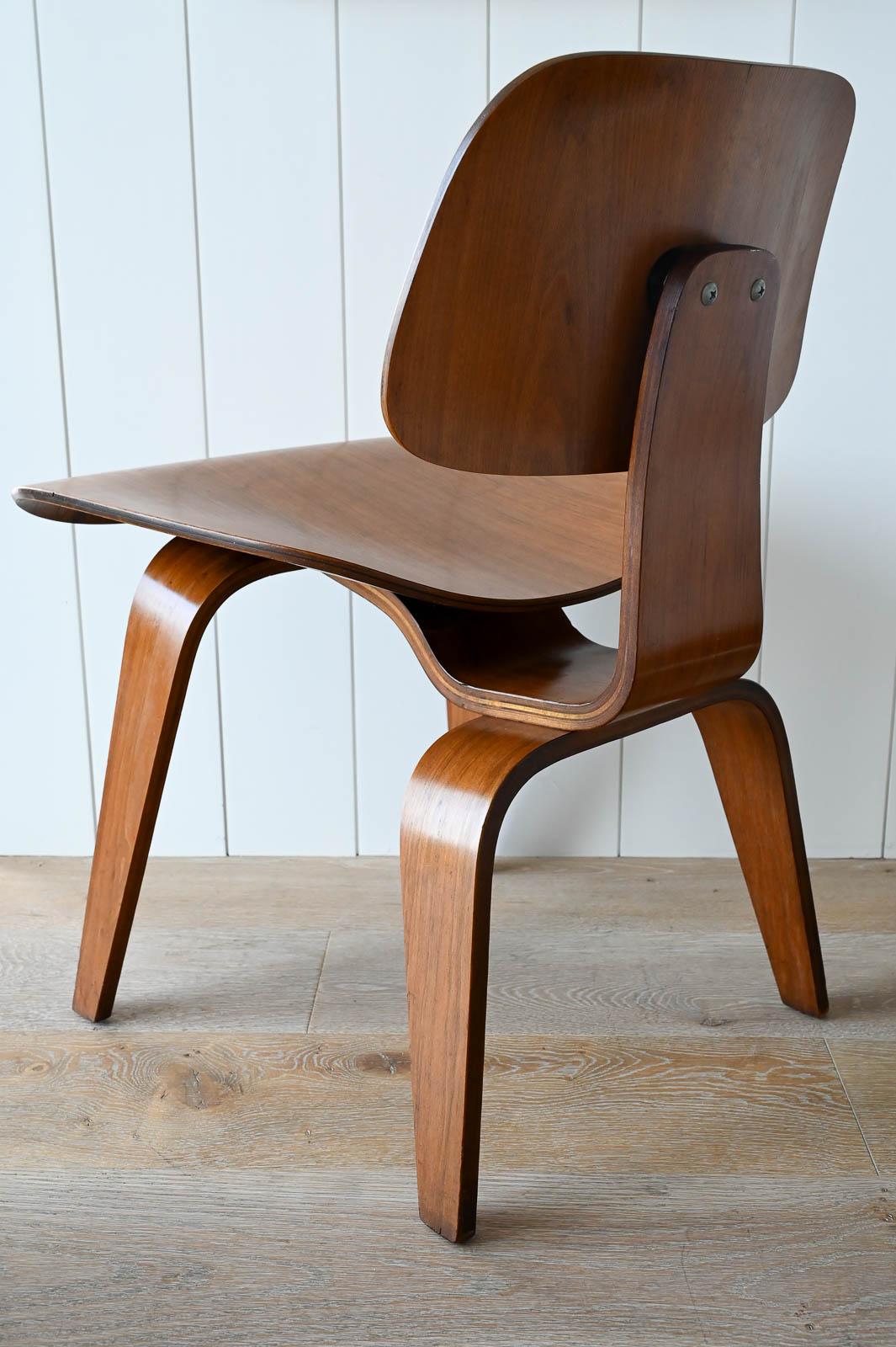 Charles Eames for Herman Miller 1st Generation Early Walnut DCW, ca. 1950 For Sale 1