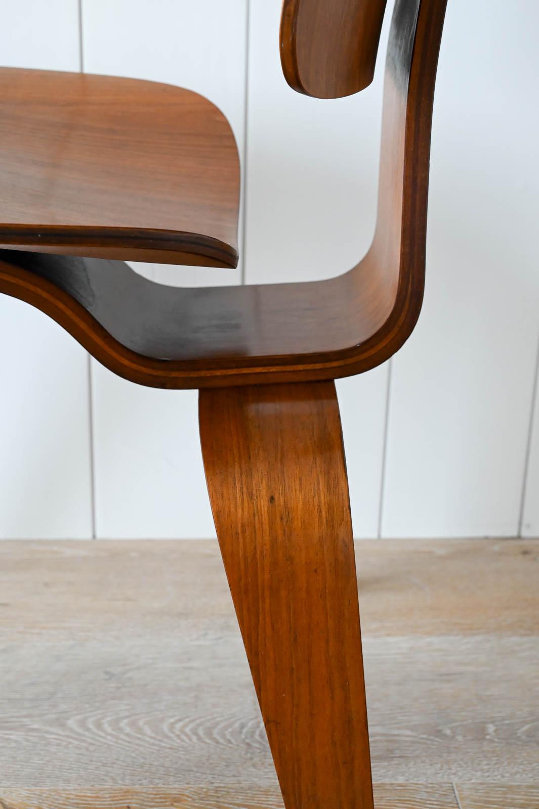 Charles Eames for Herman Miller 1st Generation Early Walnut DCW, ca. 1950 For Sale 2