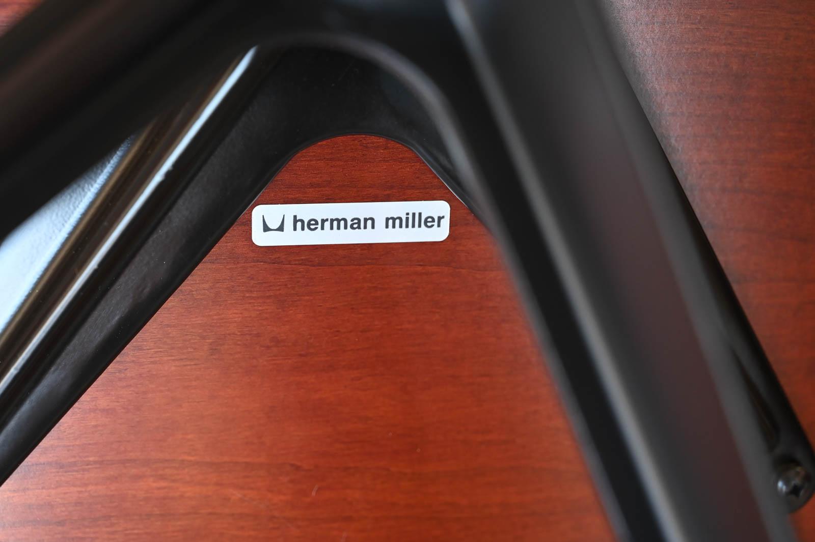 Charles Eames for Herman Miller 670/671 Lounge Chair and Ottoman, 1992 12
