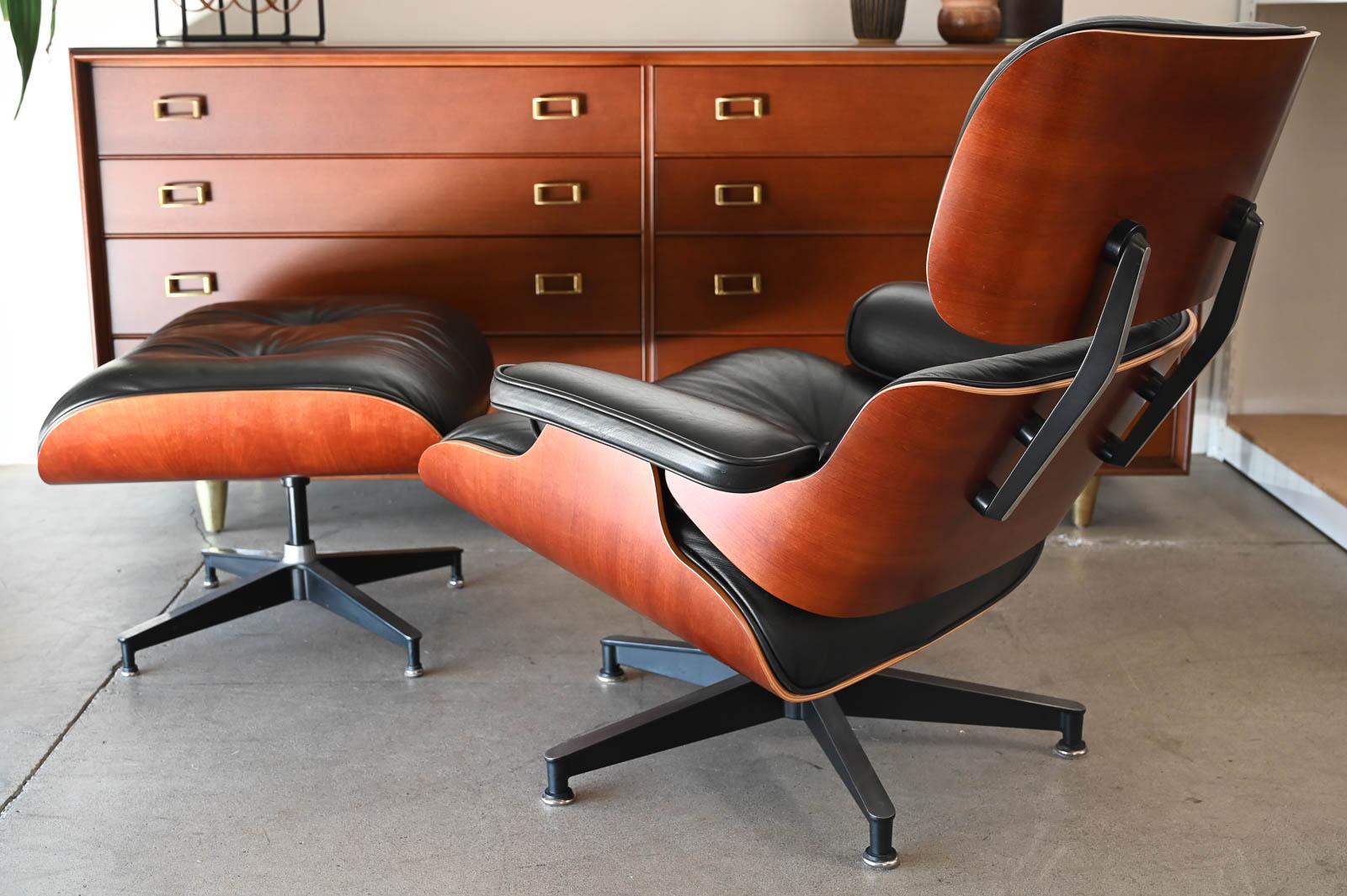 Mid-Century Modern Charles Eames for Herman Miller 670/671 Lounge Chair and Ottoman, 1992