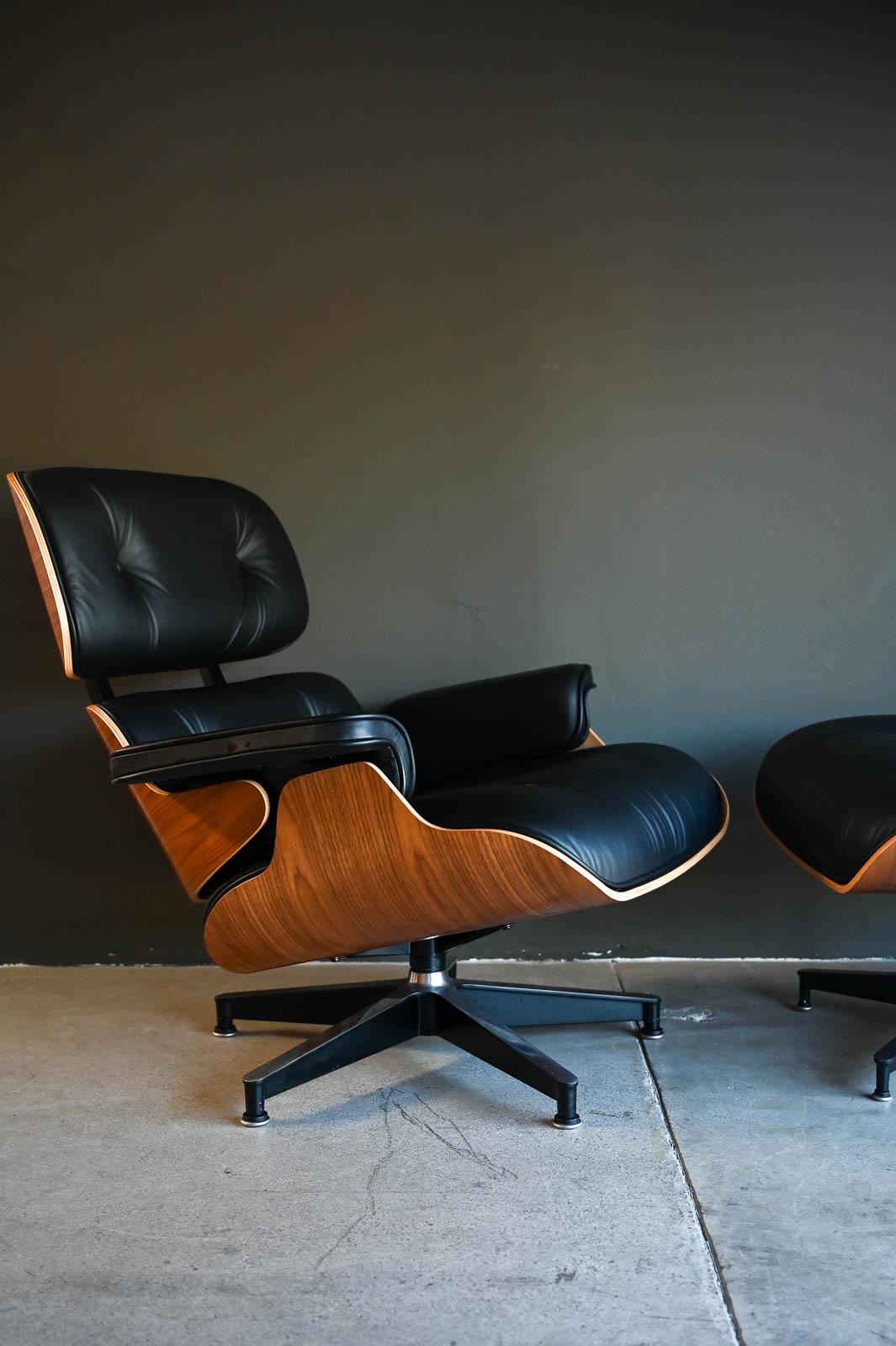 Mid-Century Modern Chaise longue et pouf Charles Eames pour Herman Miller 670/671, 2021 en vente