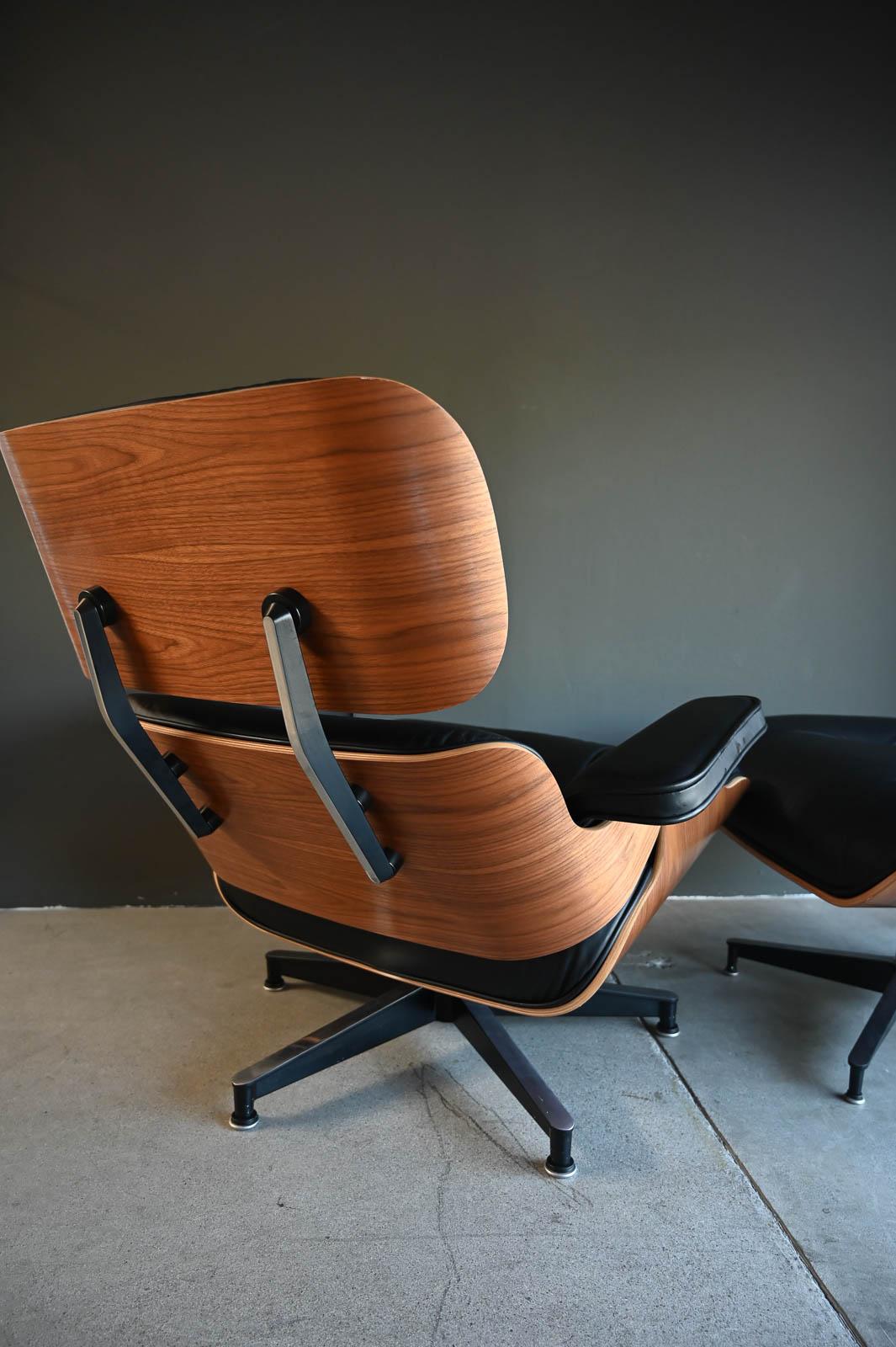 Charles Eames for Herman Miller 670/671 Lounge Chair and Ottoman, 2021 In Excellent Condition For Sale In Costa Mesa, CA