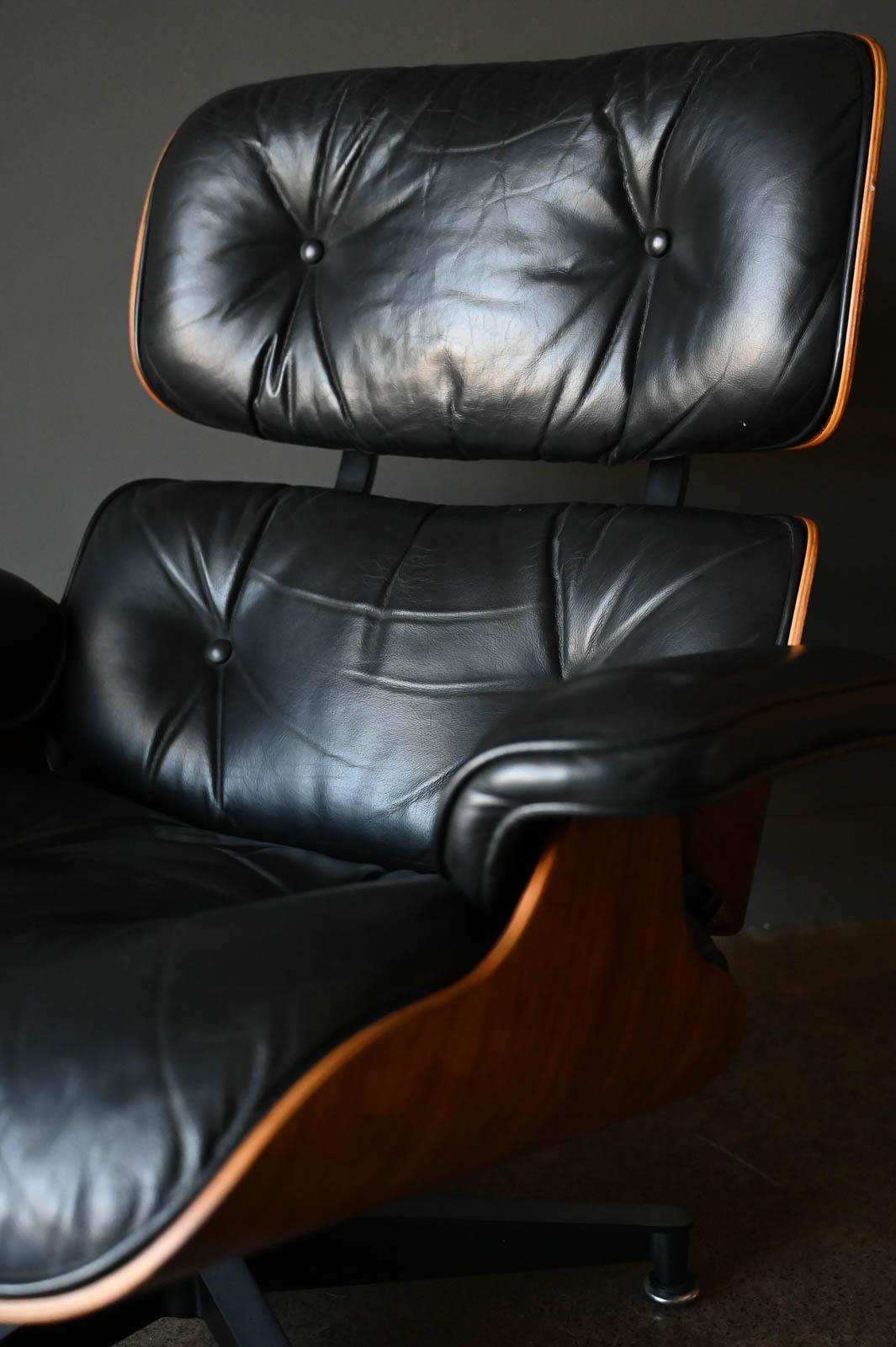 Charles Eames for Herman Miller 670 Lounge Chair in Rosewood, circa 1971 5