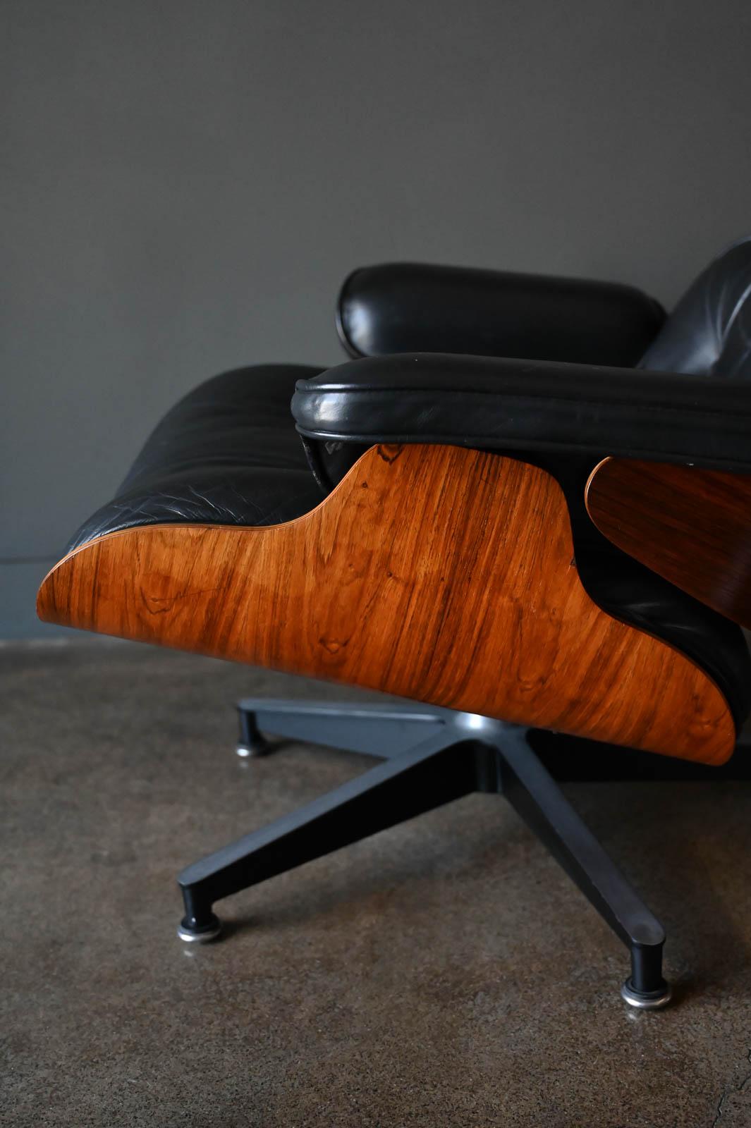 Charles Eames for Herman Miller 670 Lounge Chair in Rosewood, circa 1971 6