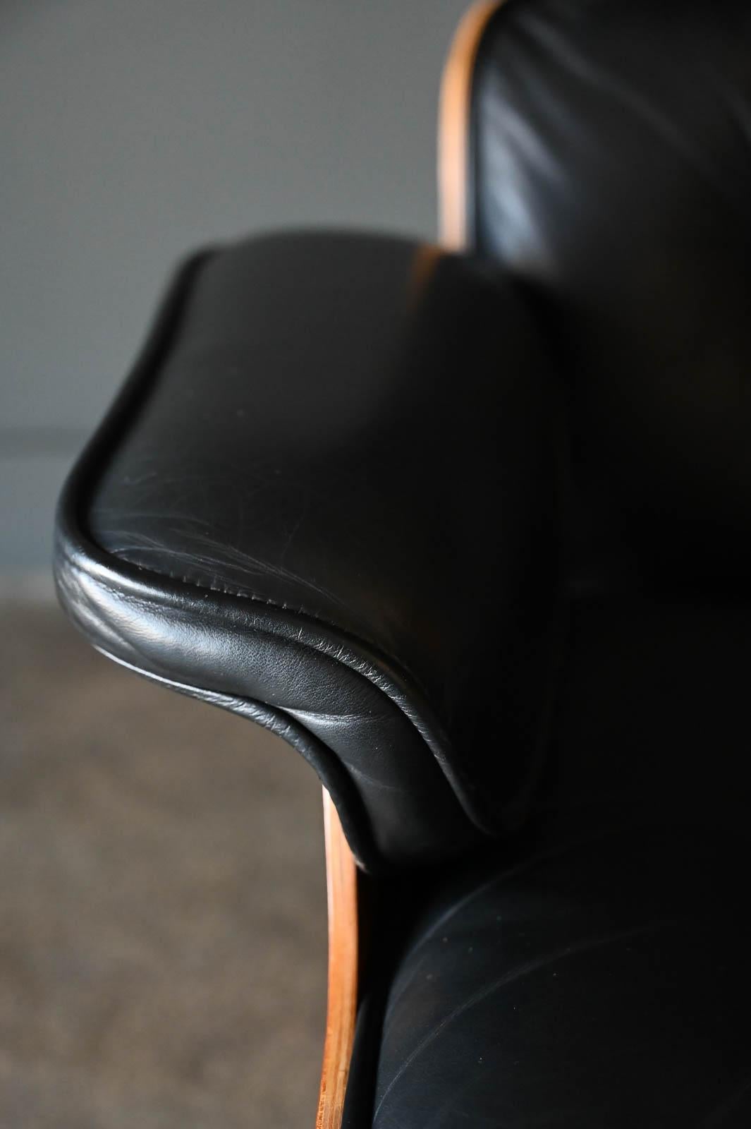 Charles Eames for Herman Miller 670 Lounge Chair in Rosewood, circa 1971 9