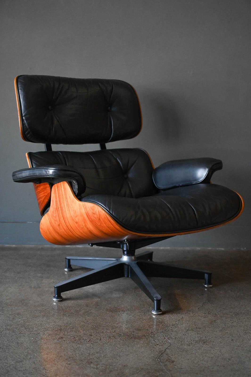 American Charles Eames for Herman Miller 670 Lounge Chair in Rosewood, circa 1971