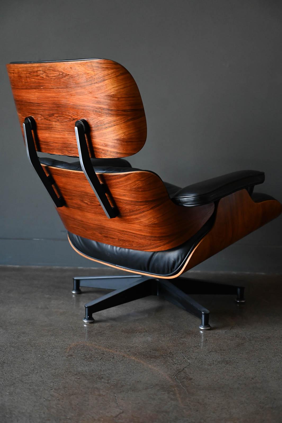 Late 20th Century Charles Eames for Herman Miller 670 Lounge Chair in Rosewood, circa 1971