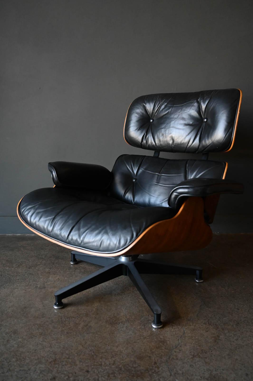 Charles Eames for Herman Miller 670 Lounge Chair in Rosewood, circa 1971 1