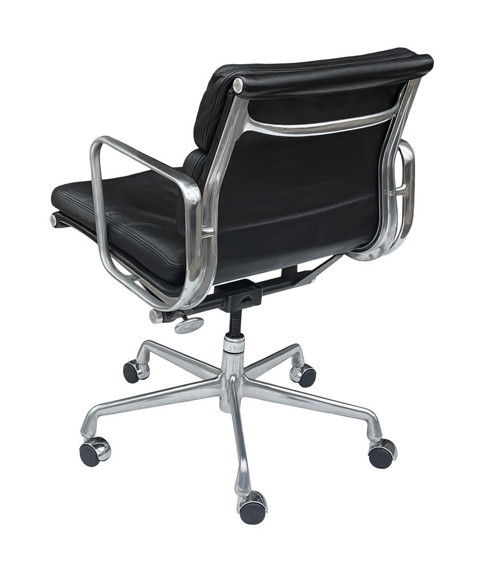 Mid-Century Modern Charles Eames for Herman Miller Aluminum Group Office Chair in Black Leather