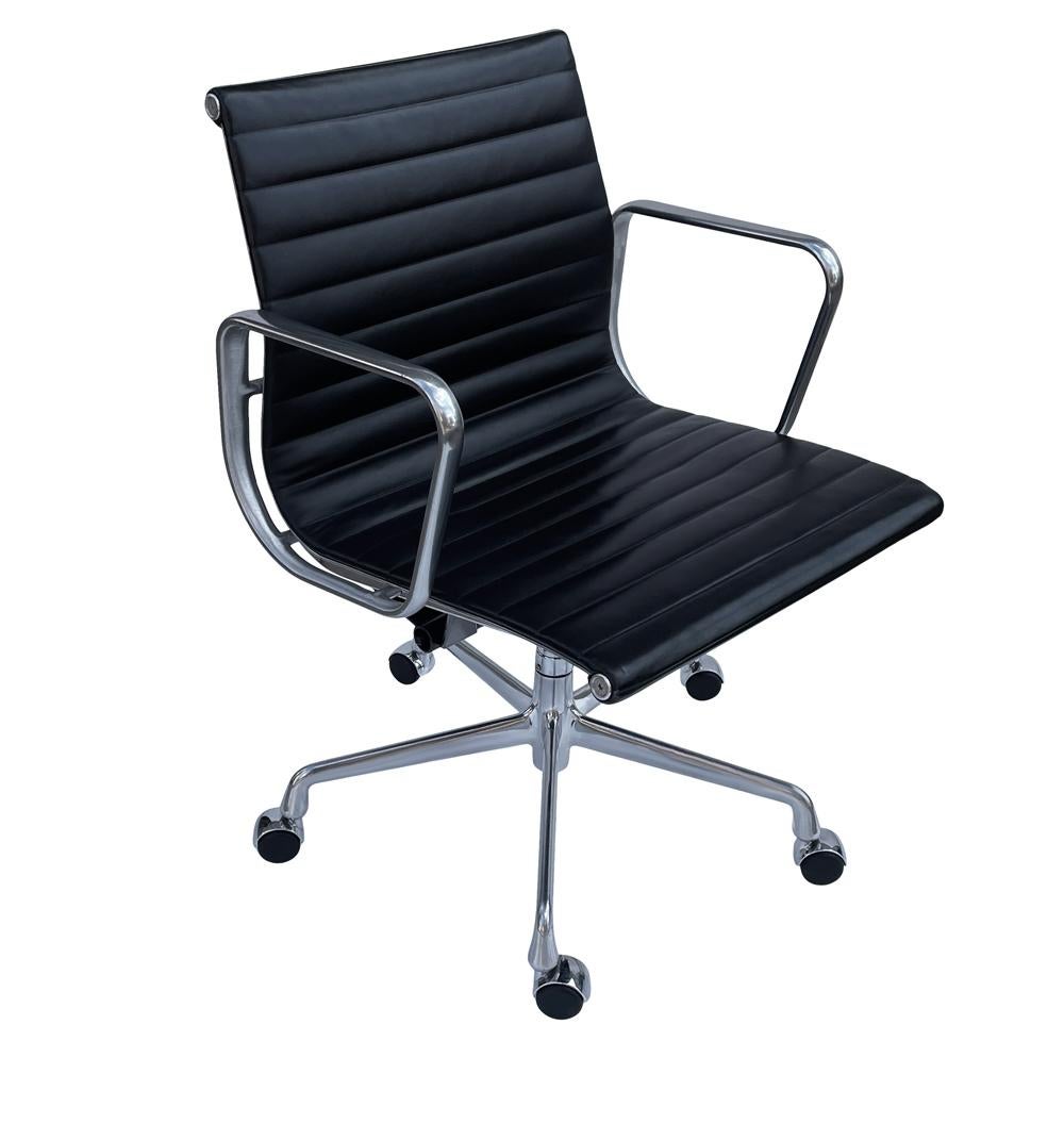 Pair Charles Eames for Herman Miller Aluminum Group Office Chair Black Leather In Good Condition In Philadelphia, PA