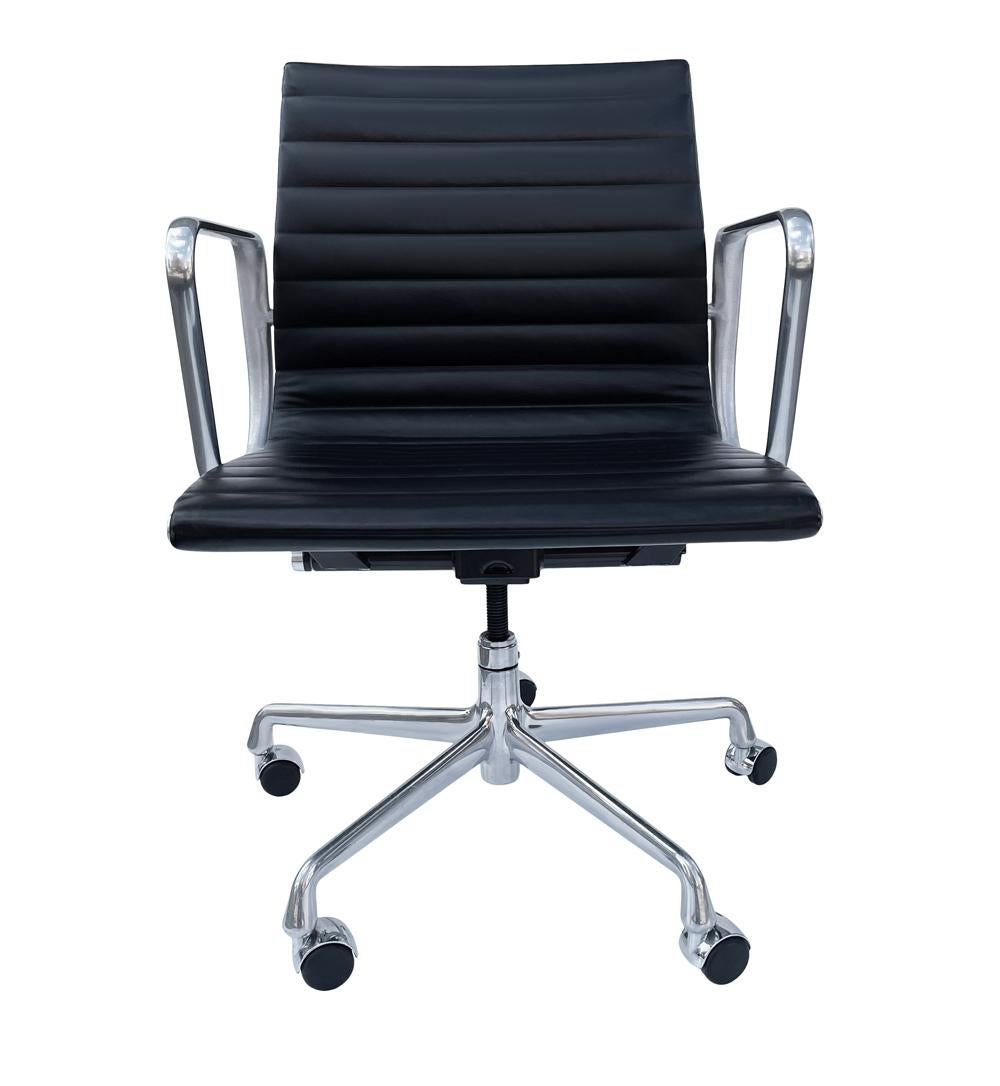 Pair Charles Eames for Herman Miller Aluminum Group Office Chair Black Leather 2