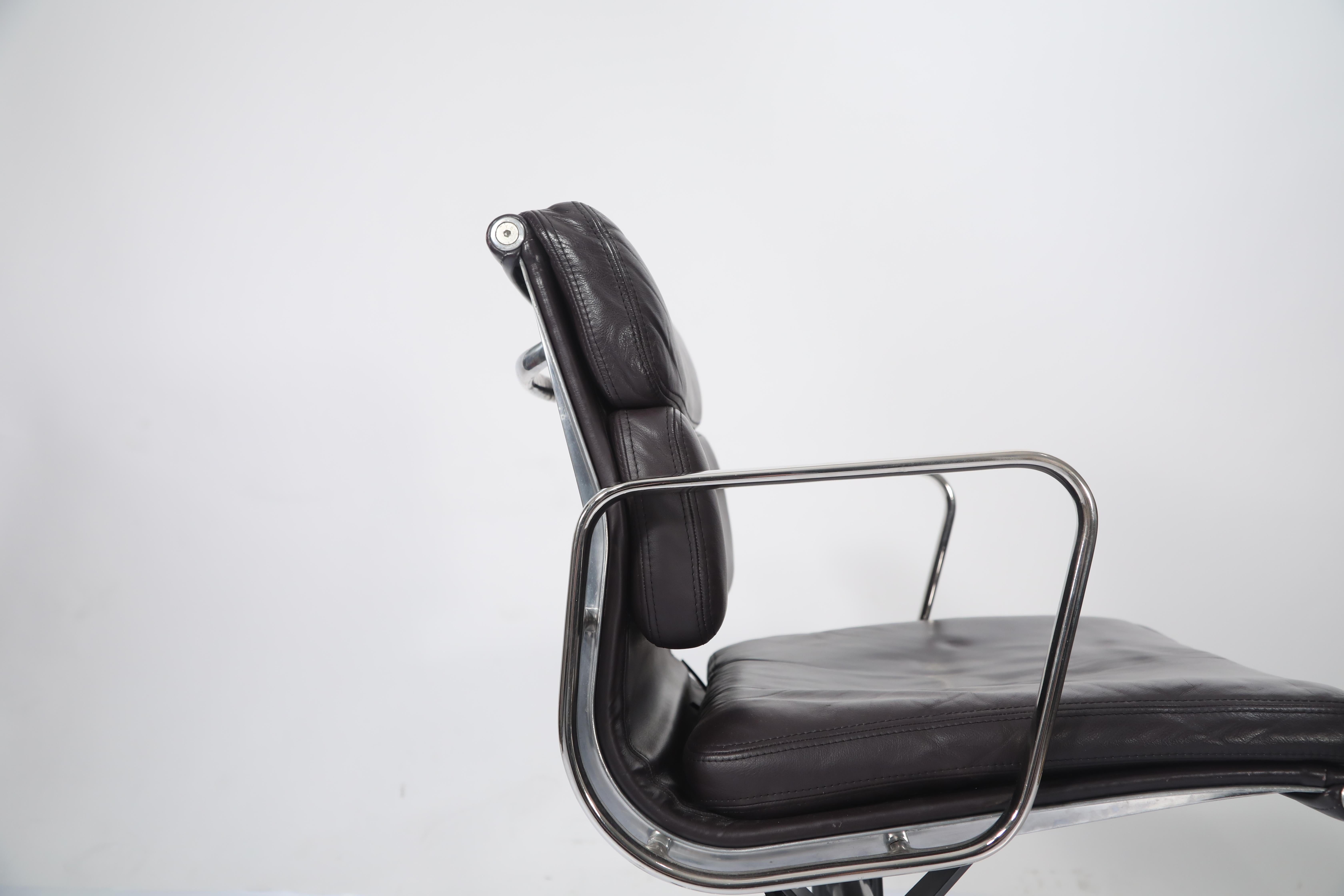 Charles Eames for Herman Miller Auburgine Soft Pad Management Chair, circa 1980 6