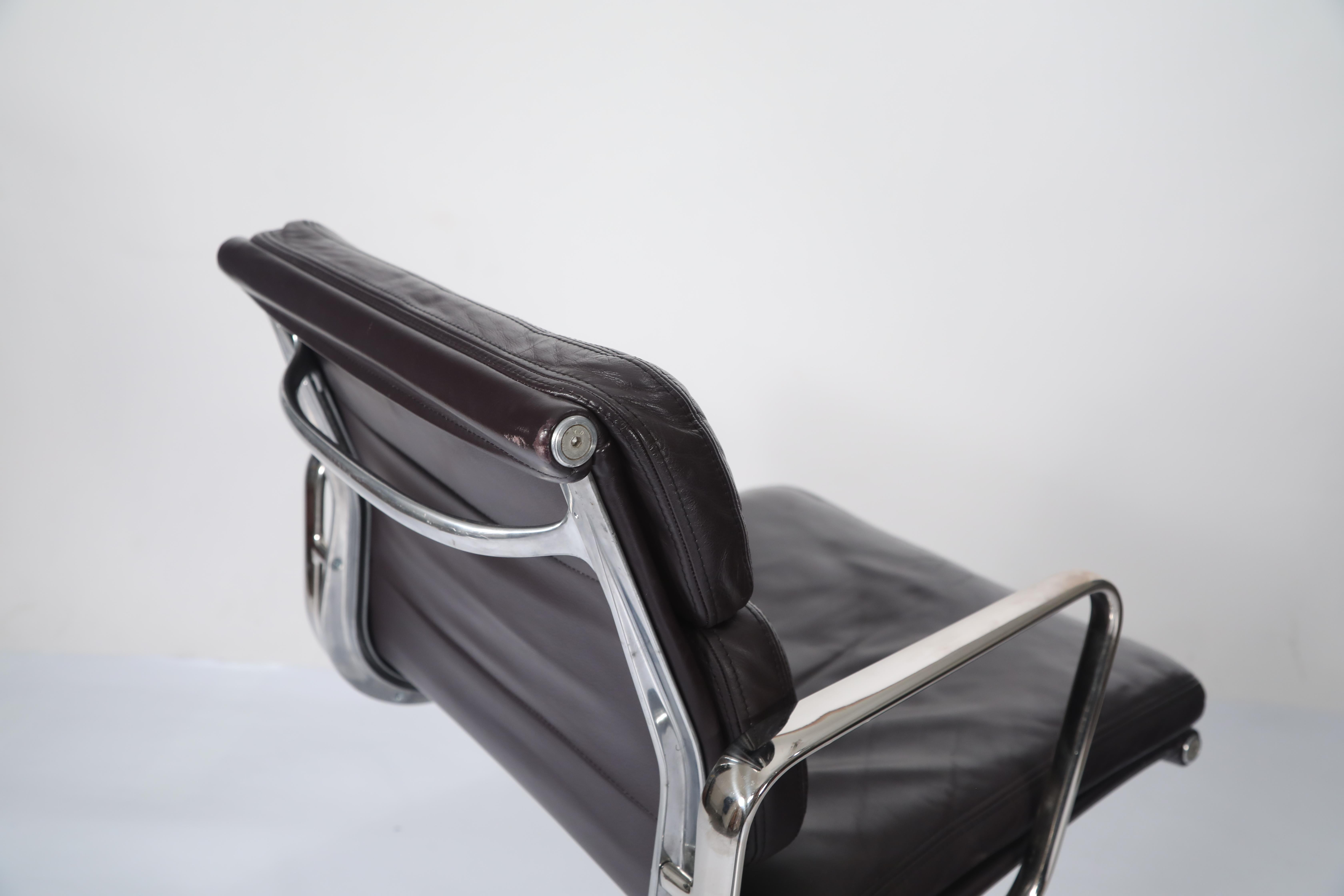 Charles Eames for Herman Miller Auburgine Soft Pad Management Chair, circa 1980 7