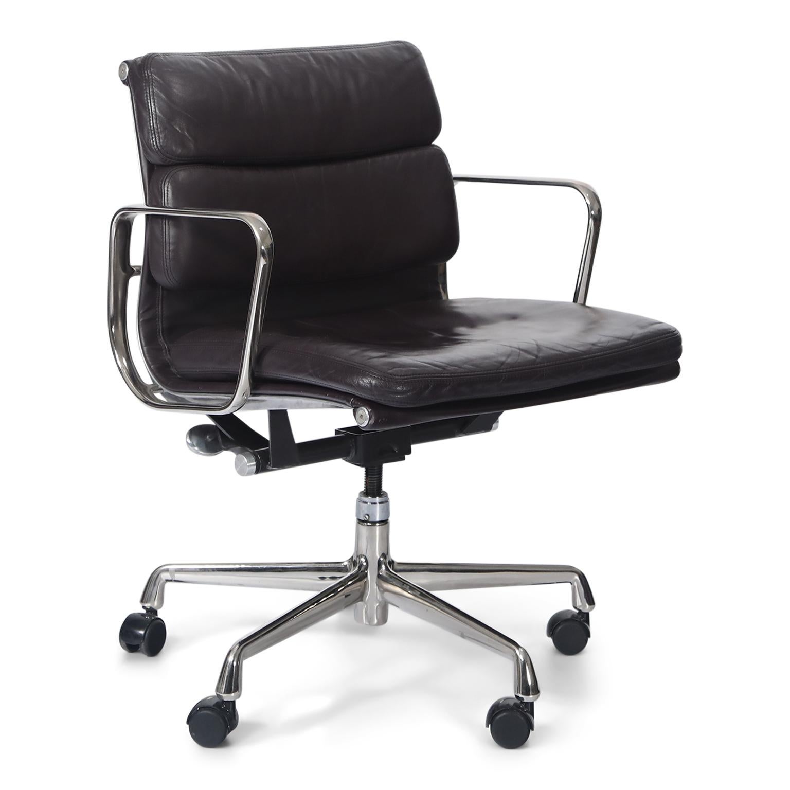 Late 20th Century Charles Eames for Herman Miller Auburgine Soft Pad Management Chair, circa 1980