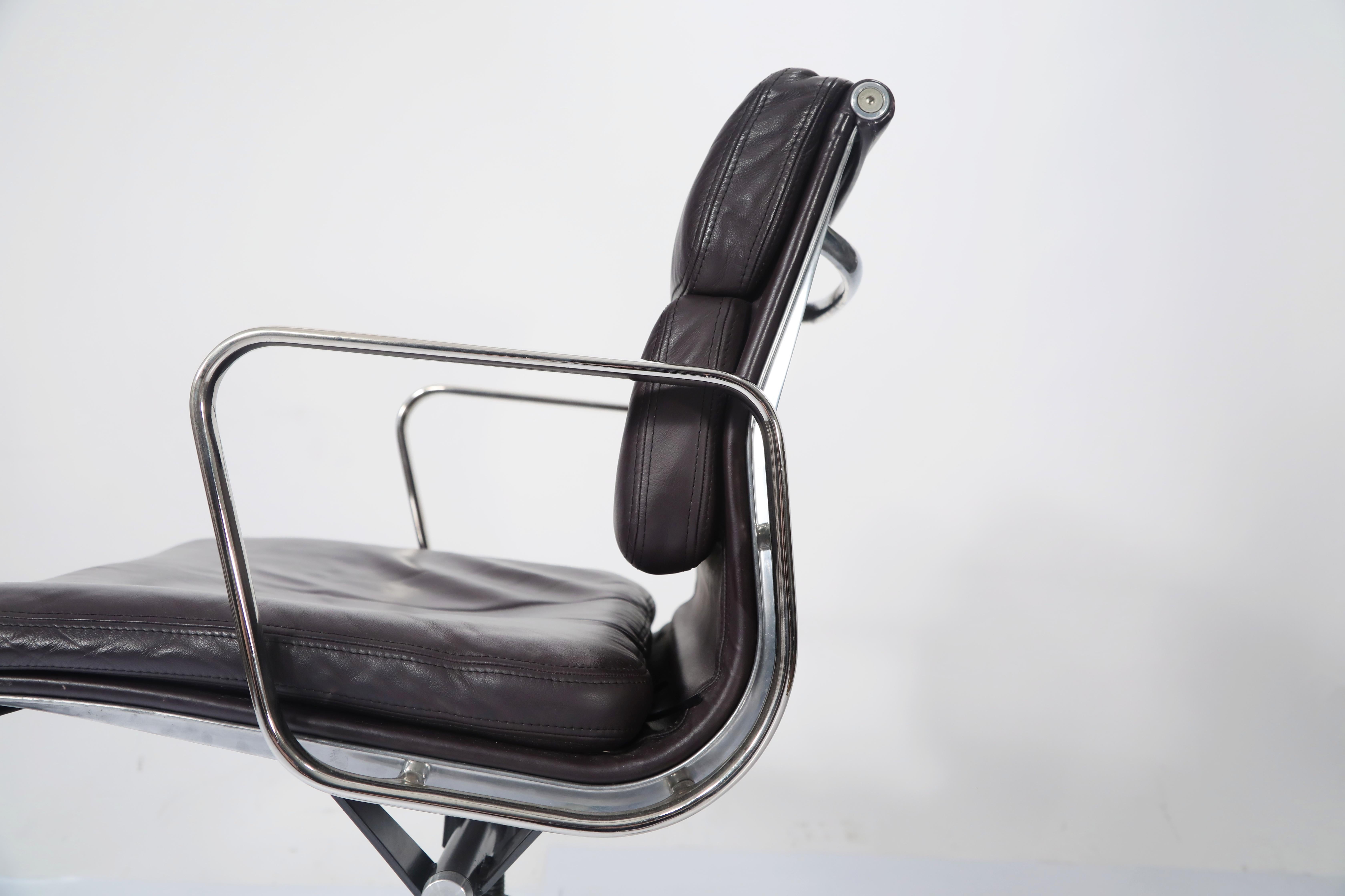 Charles Eames for Herman Miller Auburgine Soft Pad Management Chair, circa 1980 2