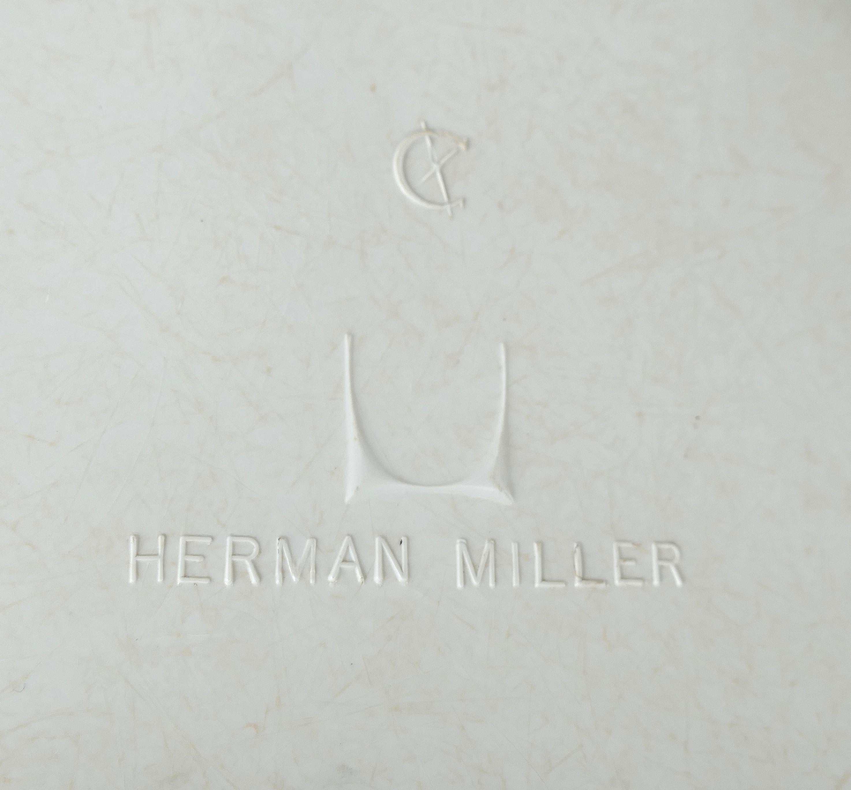 Charles Eames for Herman Miller Bar/Counter Stools in Molded Fiberglass 3