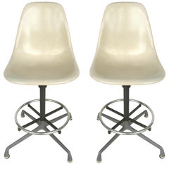 Charles Eames for Herman Miller Tabourets de bar/comptoir en fibre de verre moulée