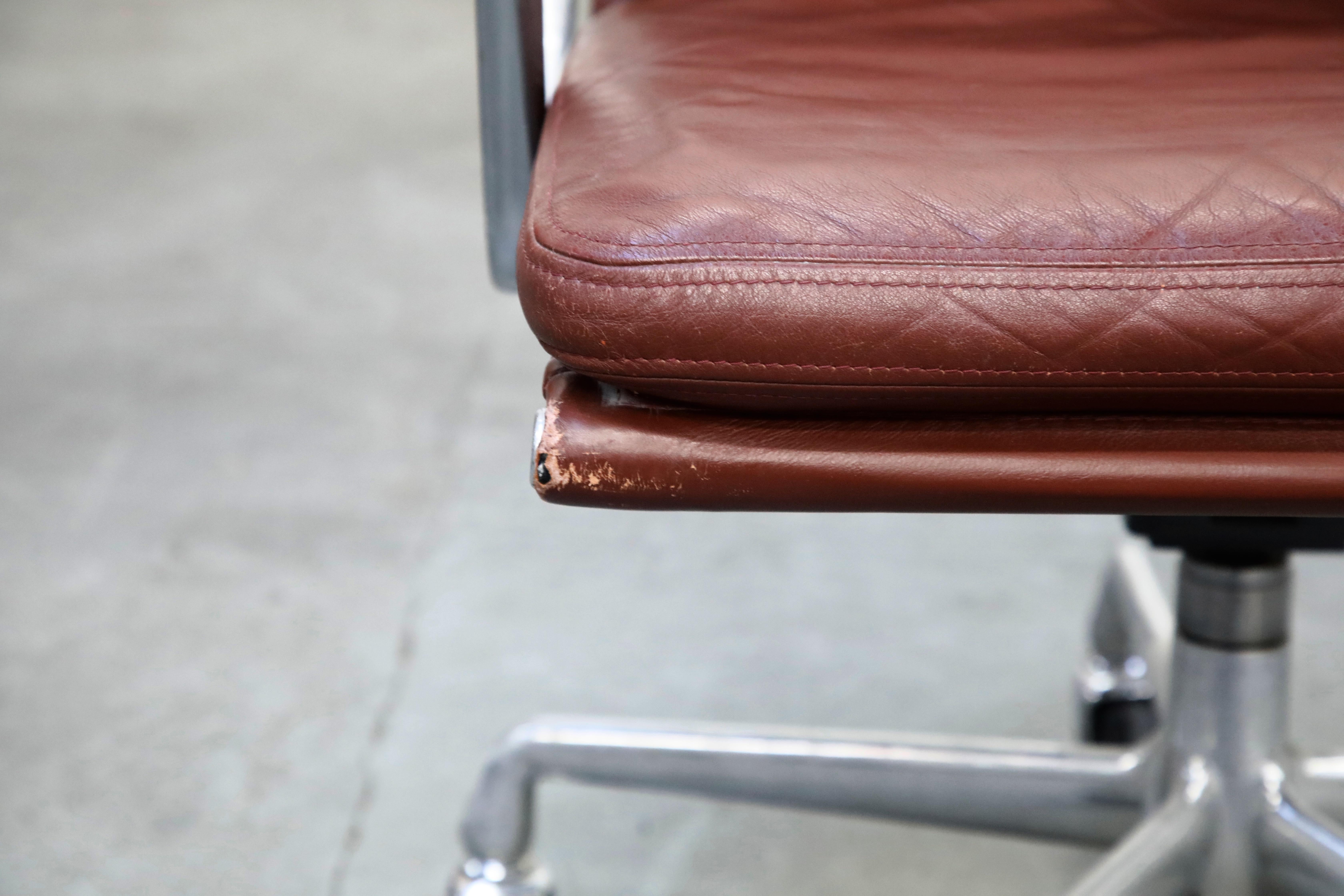 Charles Eames for Herman Miller Brown Leather Soft Pad Management Chair:: Signé 5