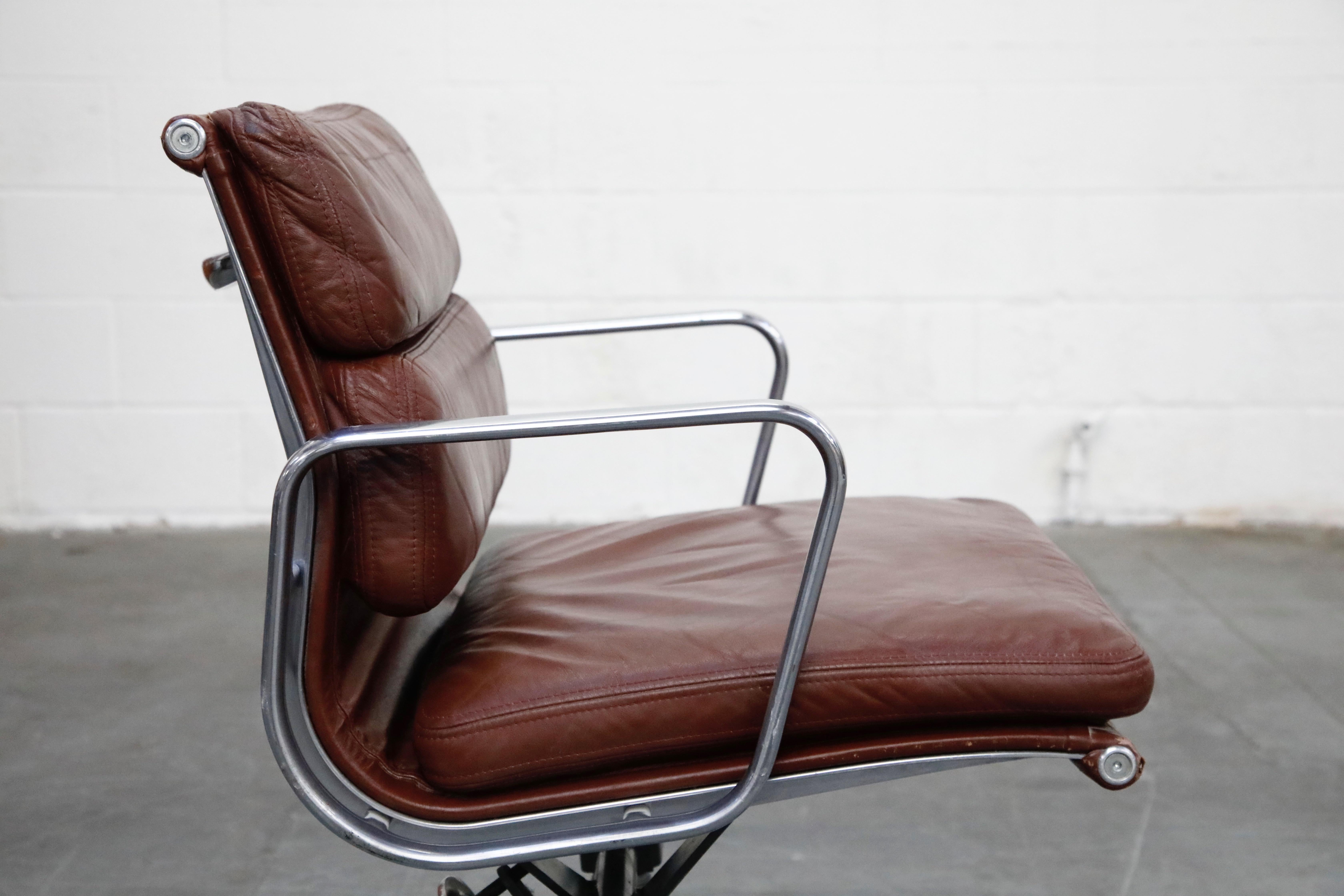 Charles Eames for Herman Miller Brown Leather Soft Pad Management Chair:: Signé 10