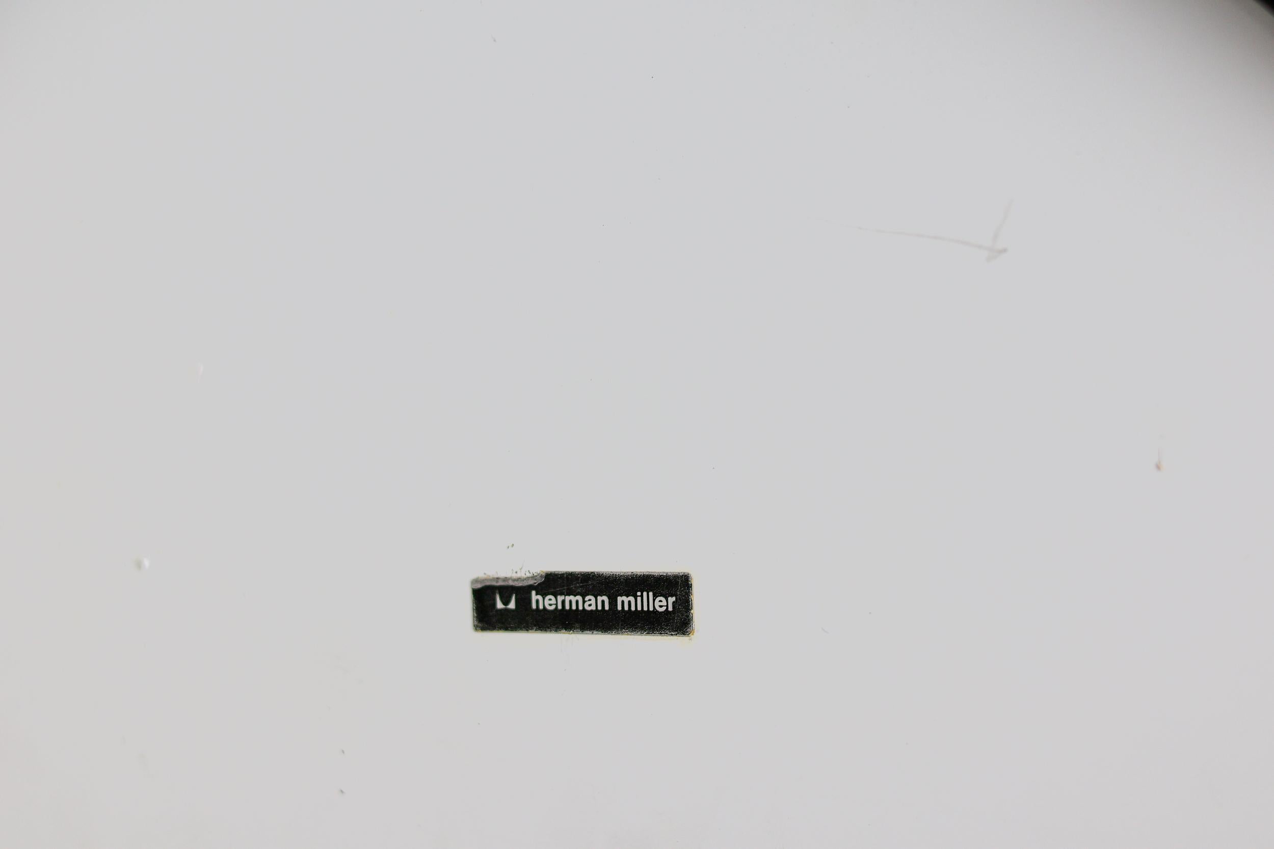 Mesa auxiliar Charles Eames para Herman Miller Contract Base en venta 2