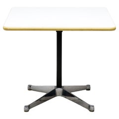 Mesa auxiliar Charles Eames para Herman Miller Contract Base