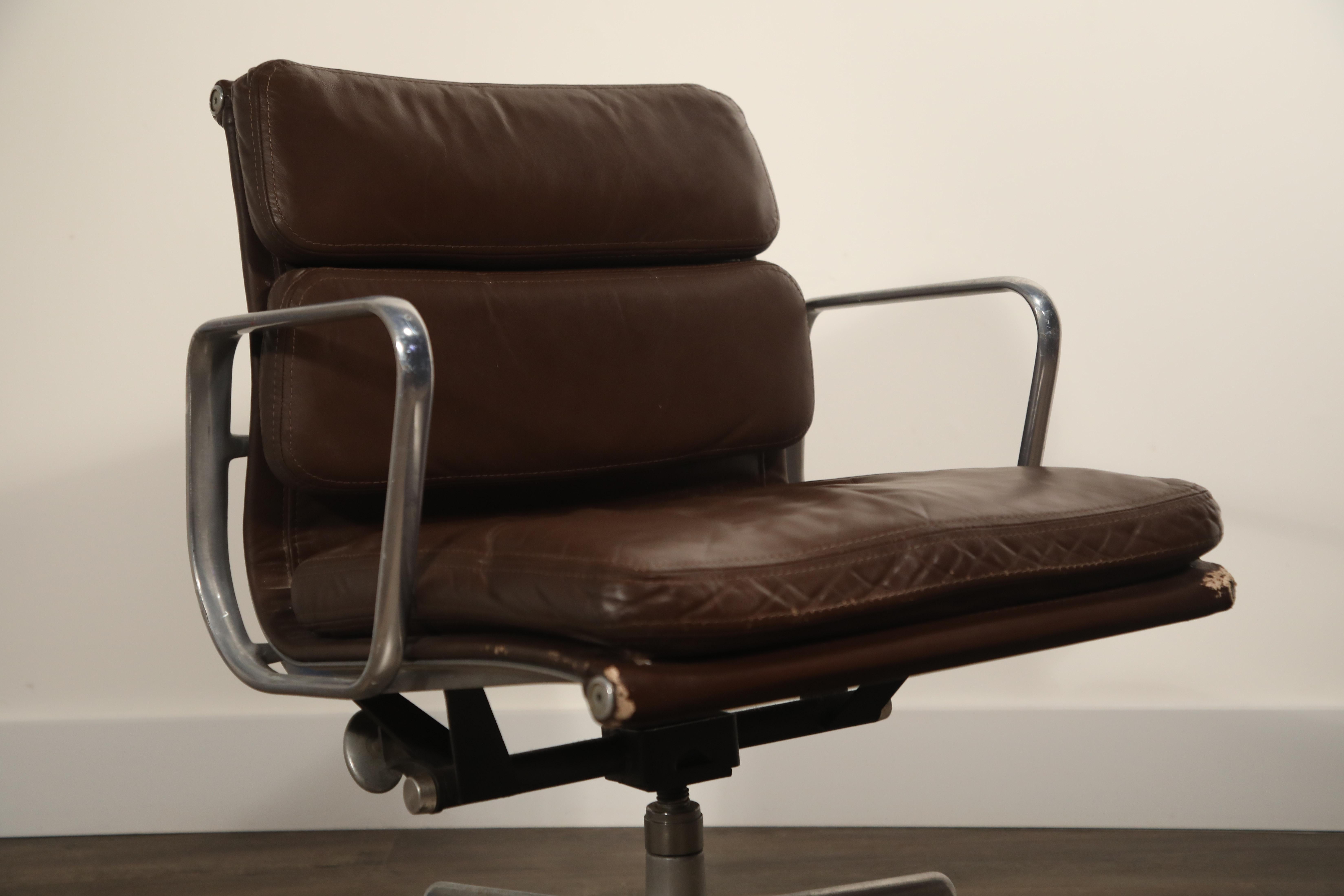 Charles Eames for Herman Miller Dark Brown Soft Pad Management Chair:: circa 1970 7