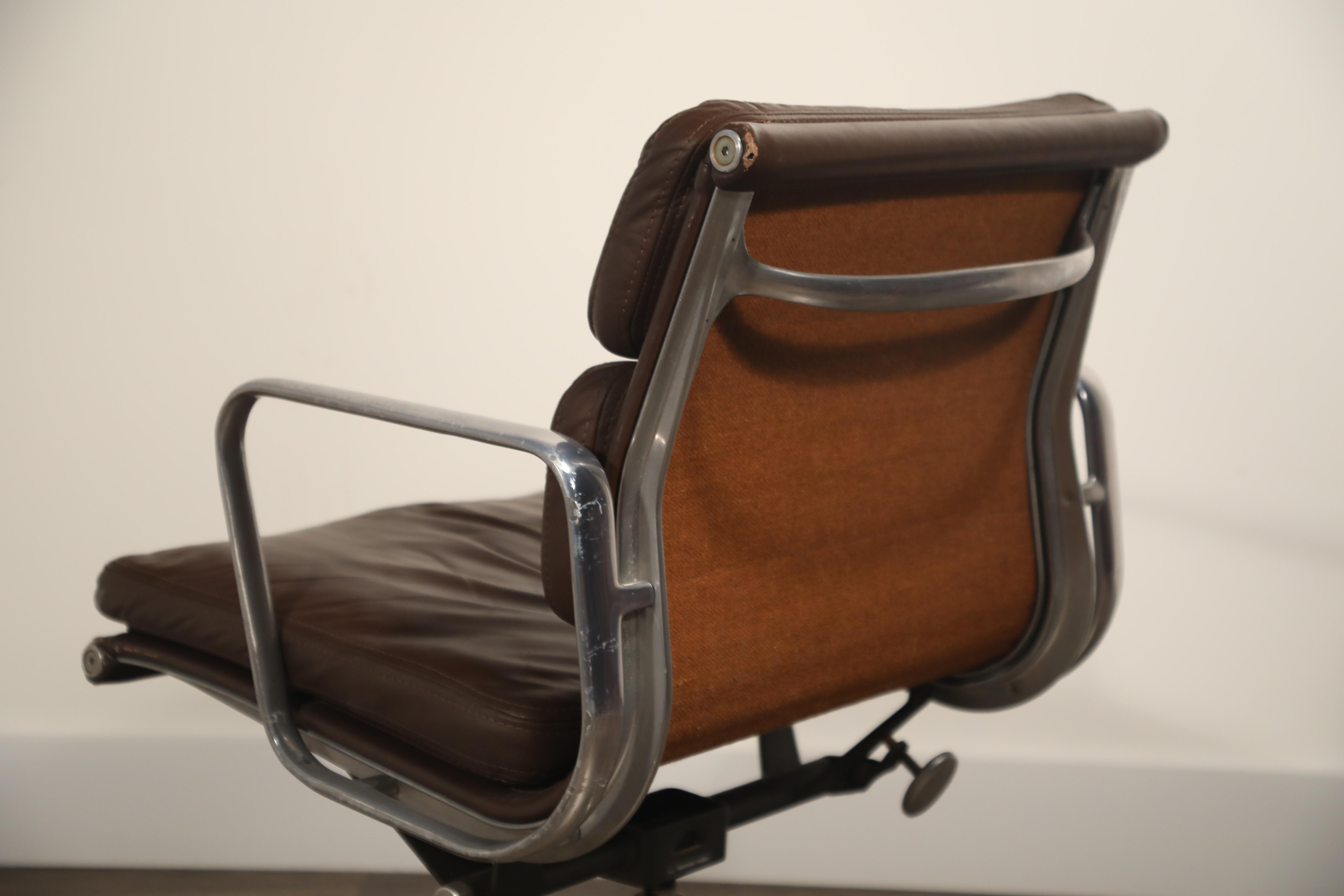 Charles Eames for Herman Miller Dark Brown Soft Pad Management Chair:: circa 1970 11