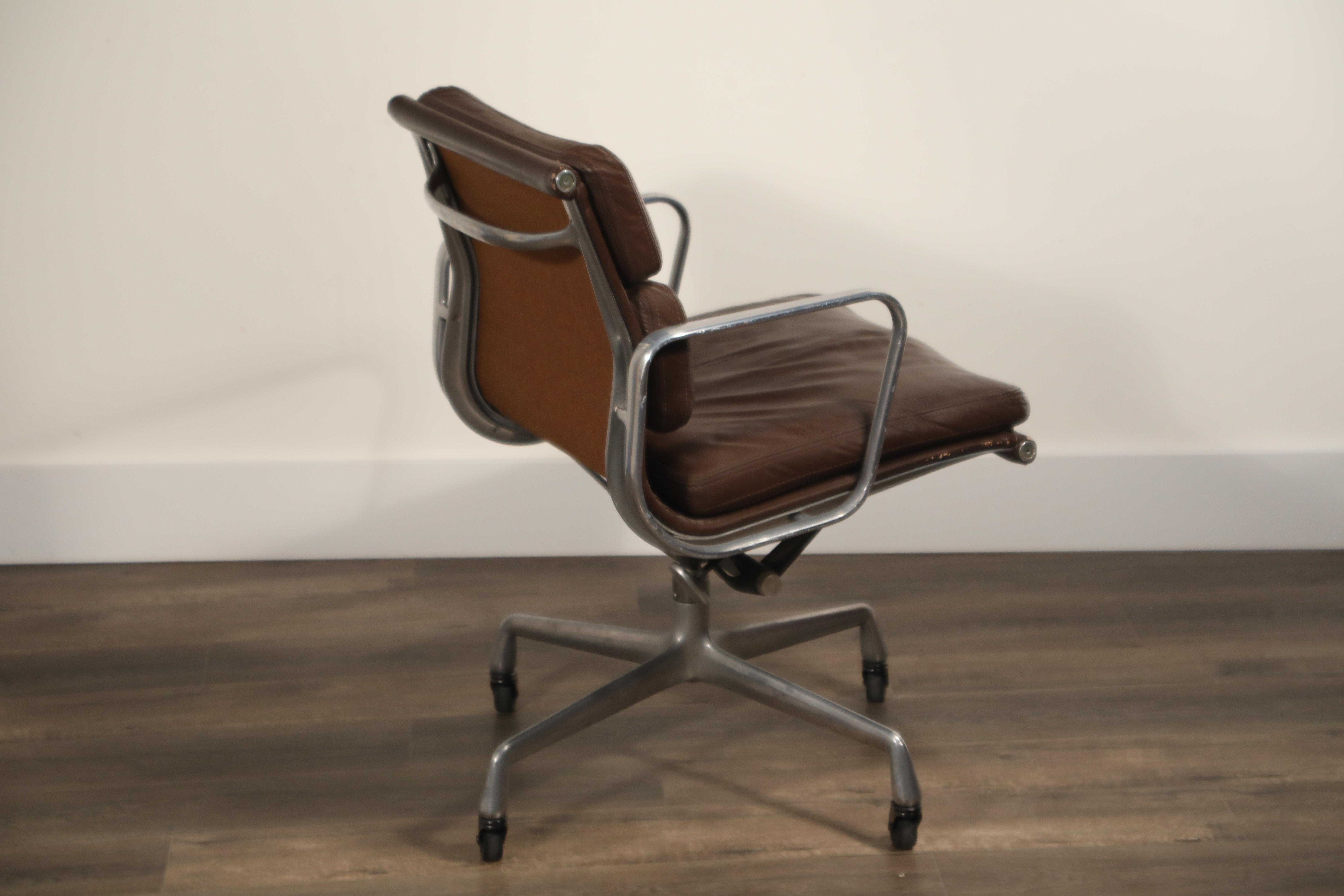 Aluminium Charles Eames for Herman Miller Dark Brown Soft Pad Management Chair:: circa 1970