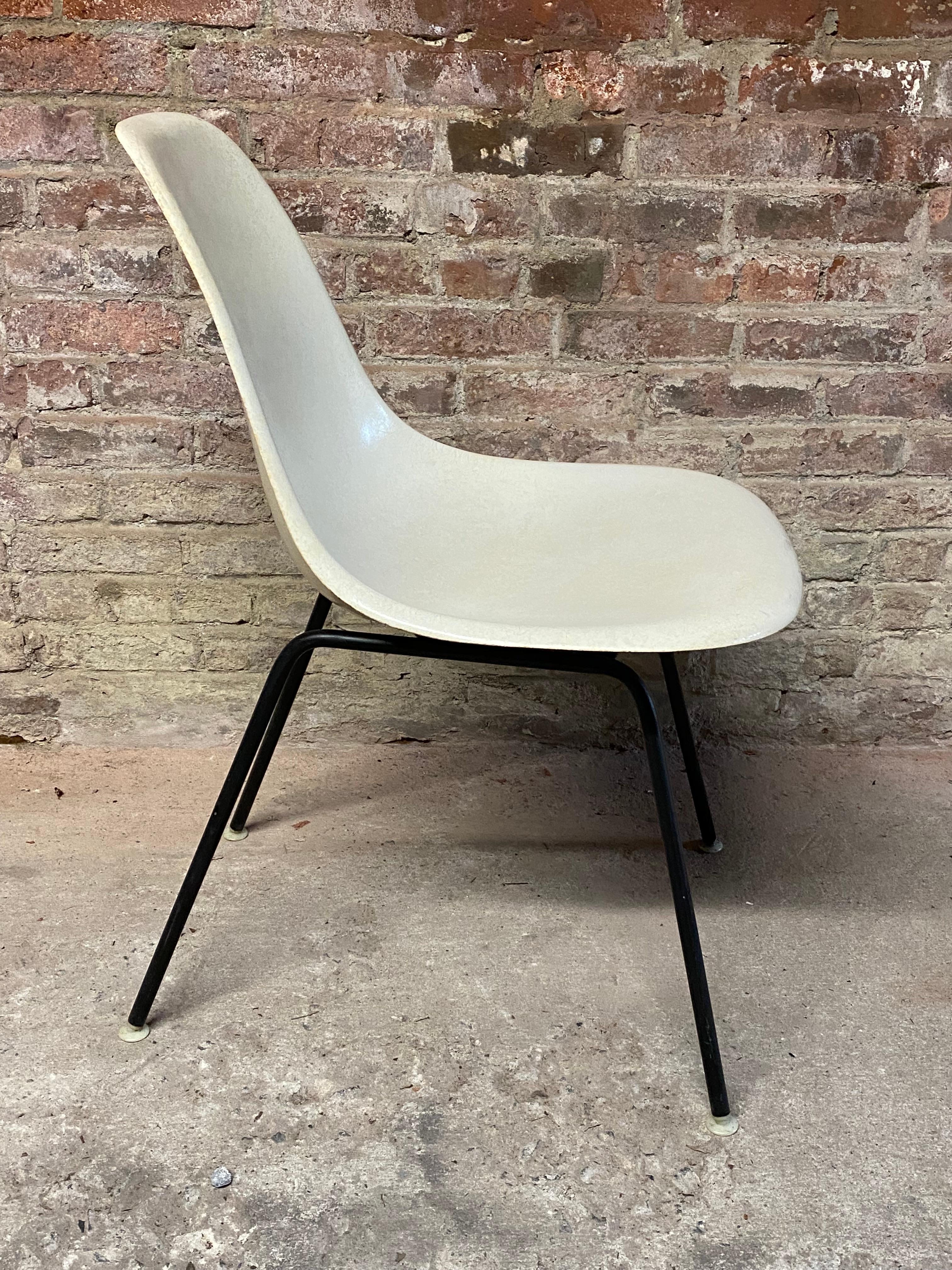 Mid-Century Modern Charles Eames for Herman Miller DSX Shell Chair For Sale