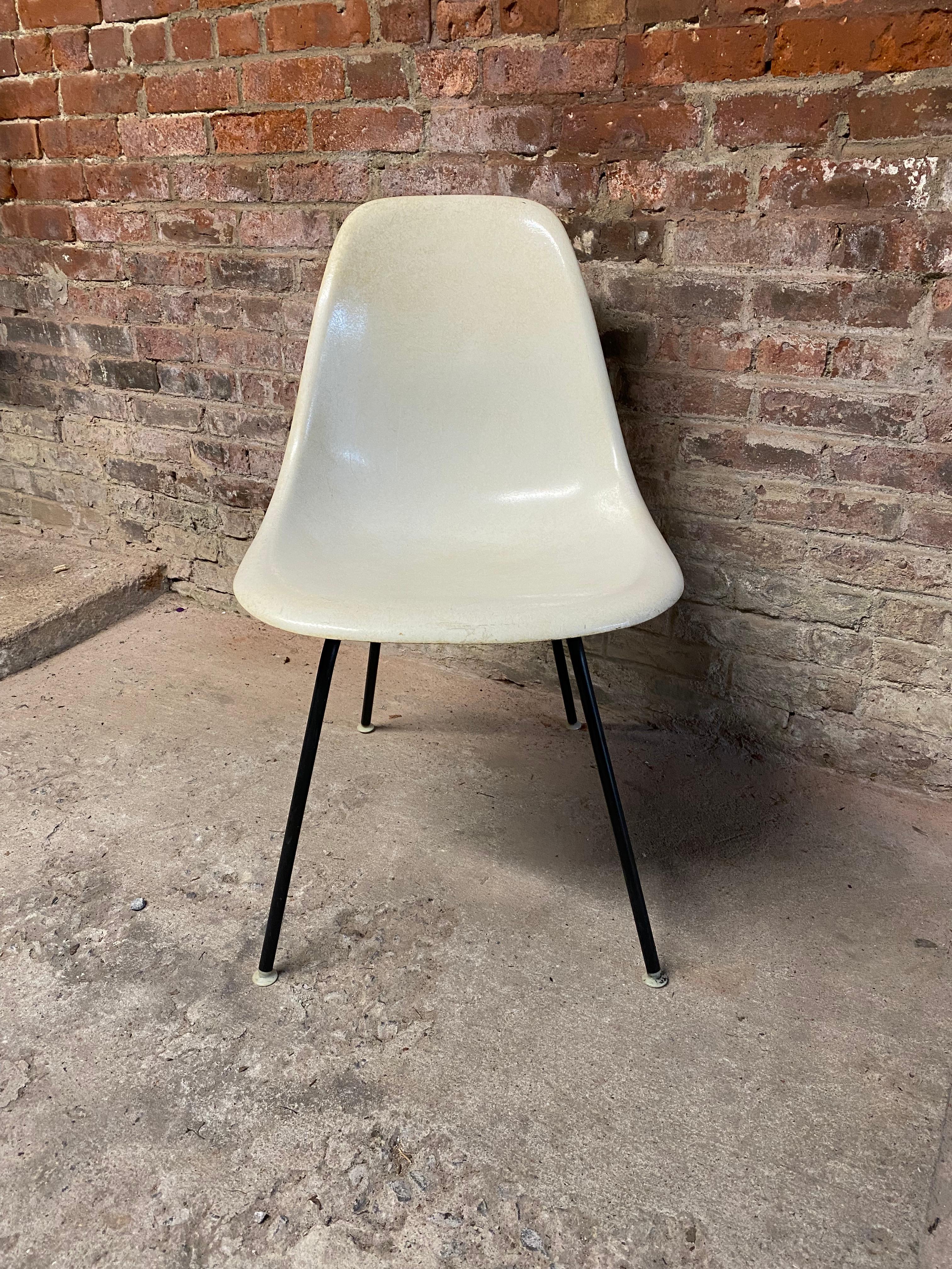 Charles Eames for Herman Miller DSX Shell Chair In Good Condition For Sale In Garnerville, NY